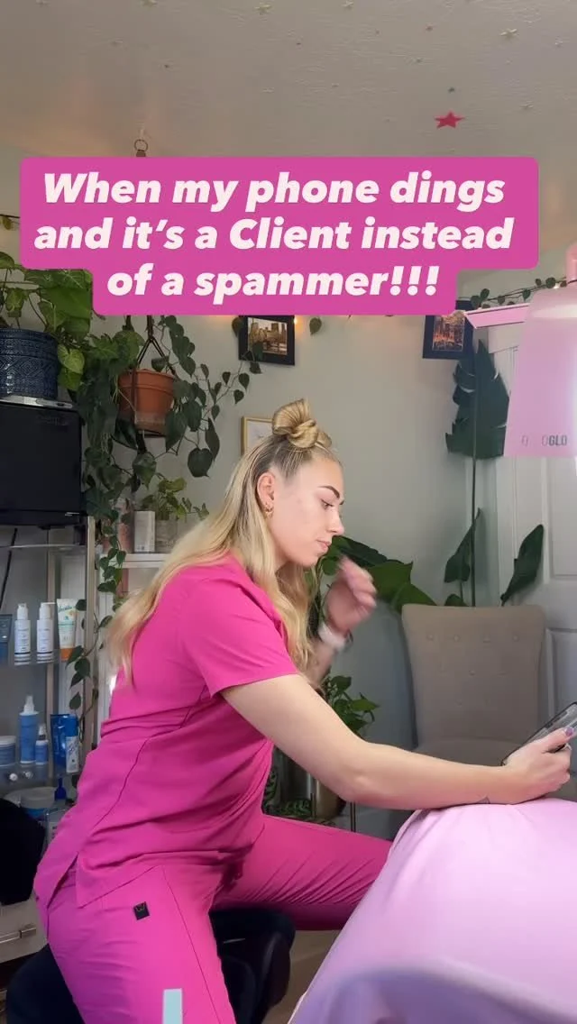 Me when that ding is actually a paying client and not another spam call 👏😭 Earning my money the old-fashioned way… hard work, not scamming strangers like it’s my side hustle 😂💼✨
#bookedandbusy #entrepreneurlife #workhardplayhard #sm