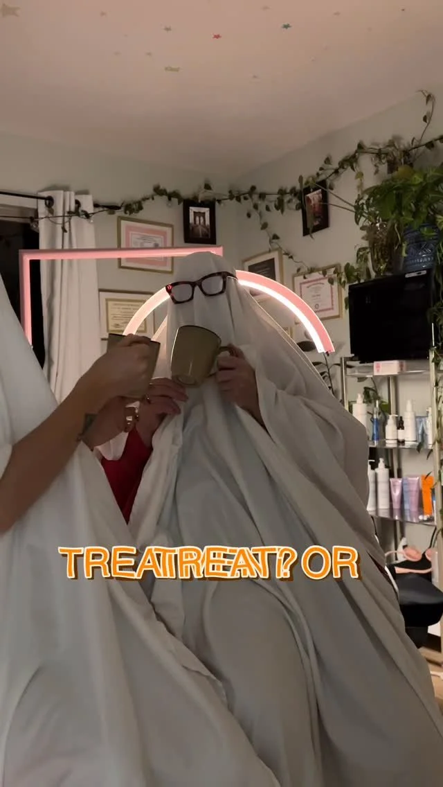 👻 Trick? Nope.
✨ Treatment! Brighter smiles + glowing skin are the best kind of treats 🎃
.
.
.
.
.
#TreatOrTreatment #SkinTreatments #TeethWhitening #FacialTreatments #SpaDayVibes #GlowUpSeason #GlowingSkinUtah #AcneExpert #MicrobladingUtah #Esthe