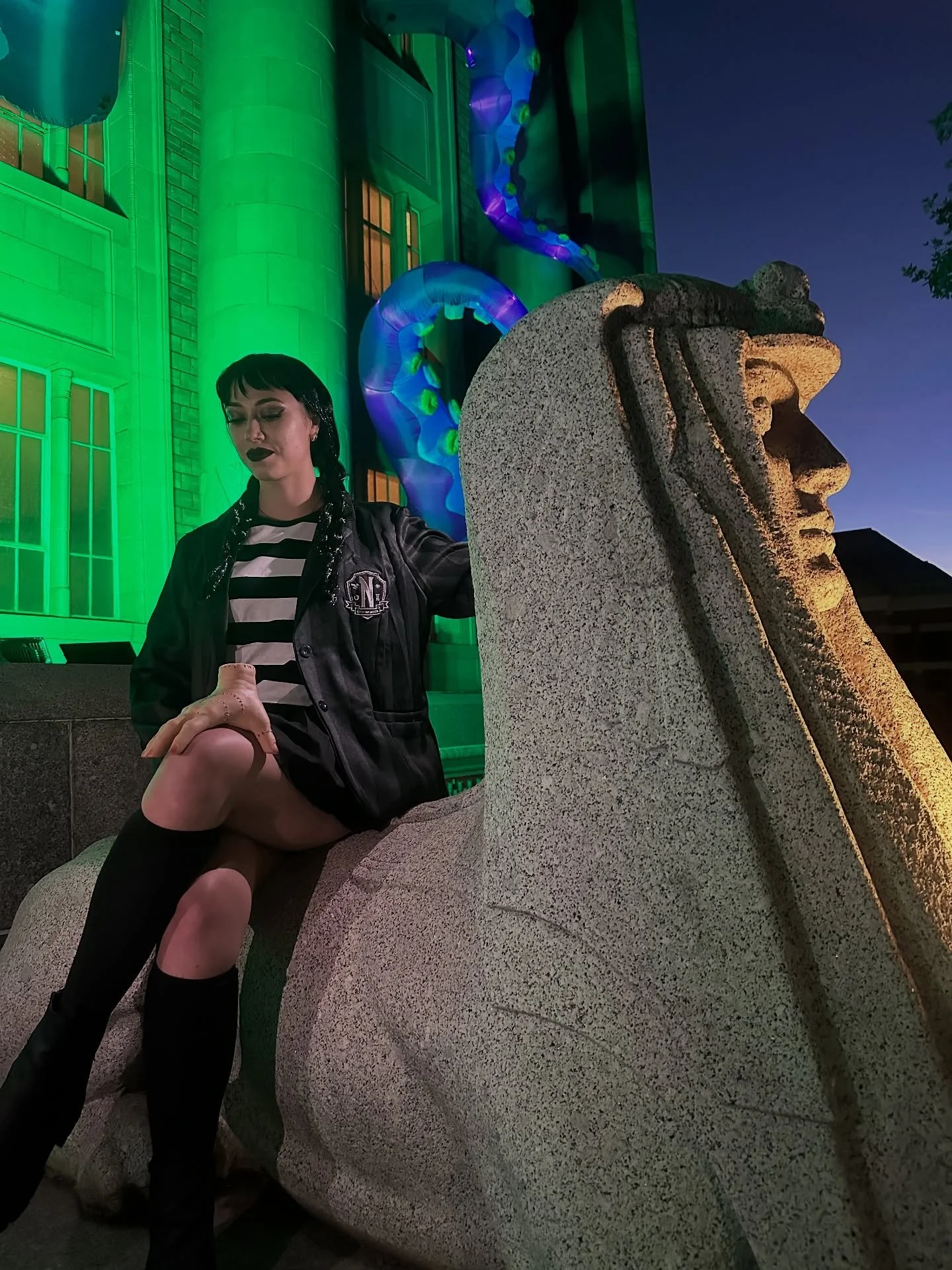 I freaking love Halloween 🎃 had so much fun helping out at the Halloqueen ball!