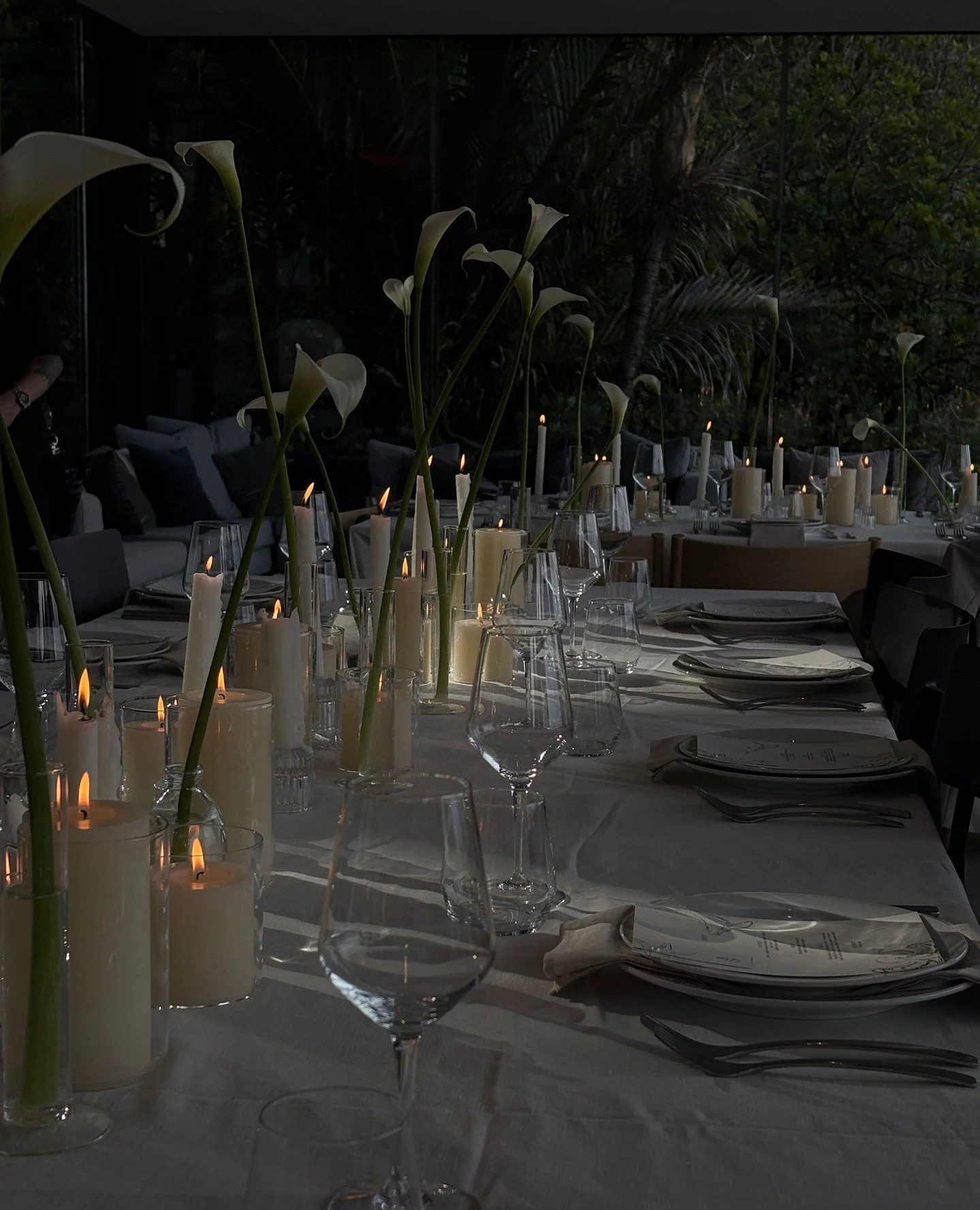 H&amp;T captured on Waiheke Island 🖤⁠
⁠
bride @mrshollycurac | groom @timsunderwaterphotography | dress @preajames_bridal | makeup @katesolleymakeup | hair @thepeach_club | florist @wildflowerwaiheke | celebrant @riavandervis | cake @kcake.co.nz | s