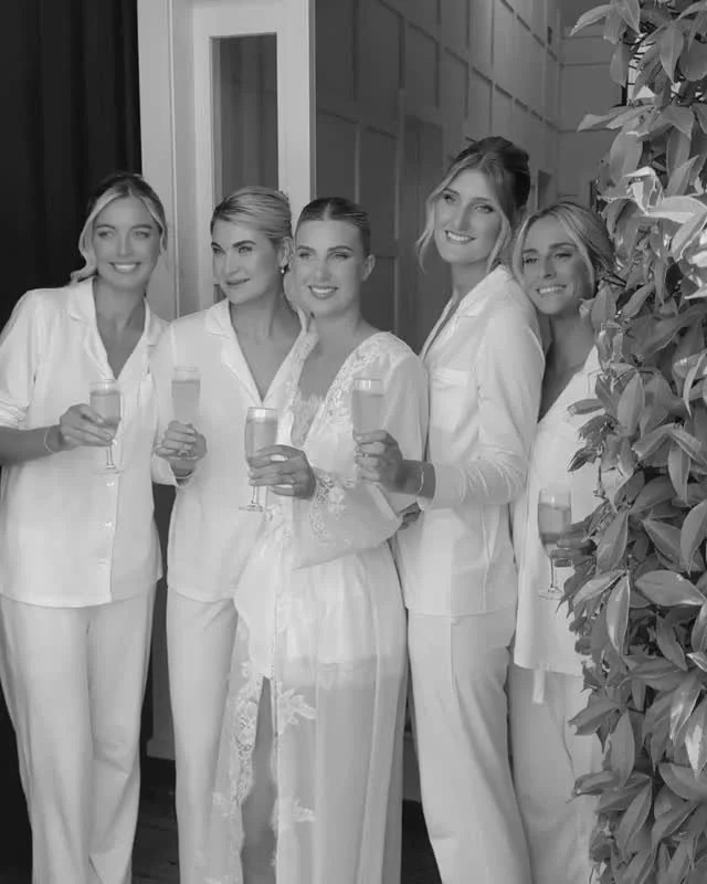 Ruby &amp; her girls 🤍⁠
⁠
bride @rubymcintosh_ | groom @sagedavey | venue @mudbrick_nz @mudbrick_weddings | makeup @thepeach_club @_imagebyimogen | hair @thepeach_club @danni_falconer | dress @spherebridalgallery @kyhabride @kyhastudios | reception 