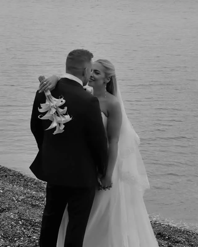 Holly &amp; Tim 🖤⁠
⁠
bride @mrshollycurac | groom @timsunderwaterphotography | dress @preajames_bridal | makeup @katesolleymakeup | hair @thepeach_club | florist @wildflowerwaiheke | celebrant @riavandervis @marriedbyria | cake @kcake.co.nz | signag