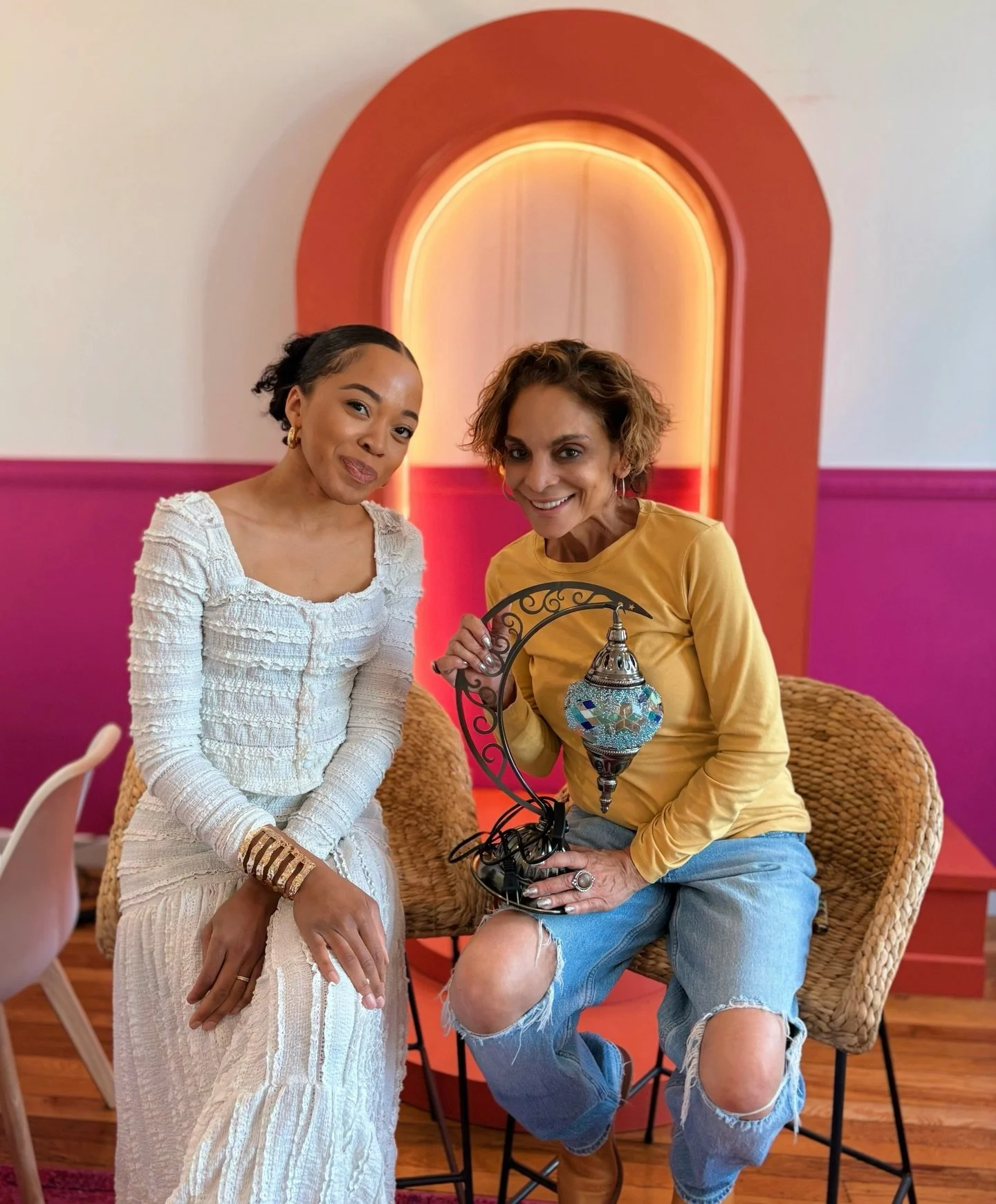 The legendary @iamjasmineguy stopped by and I still can&rsquo;t believe it 💛✨ So so lovely to meet and create with you.

#studiosheba #jasmineguy #atlanta #thingstodoatl