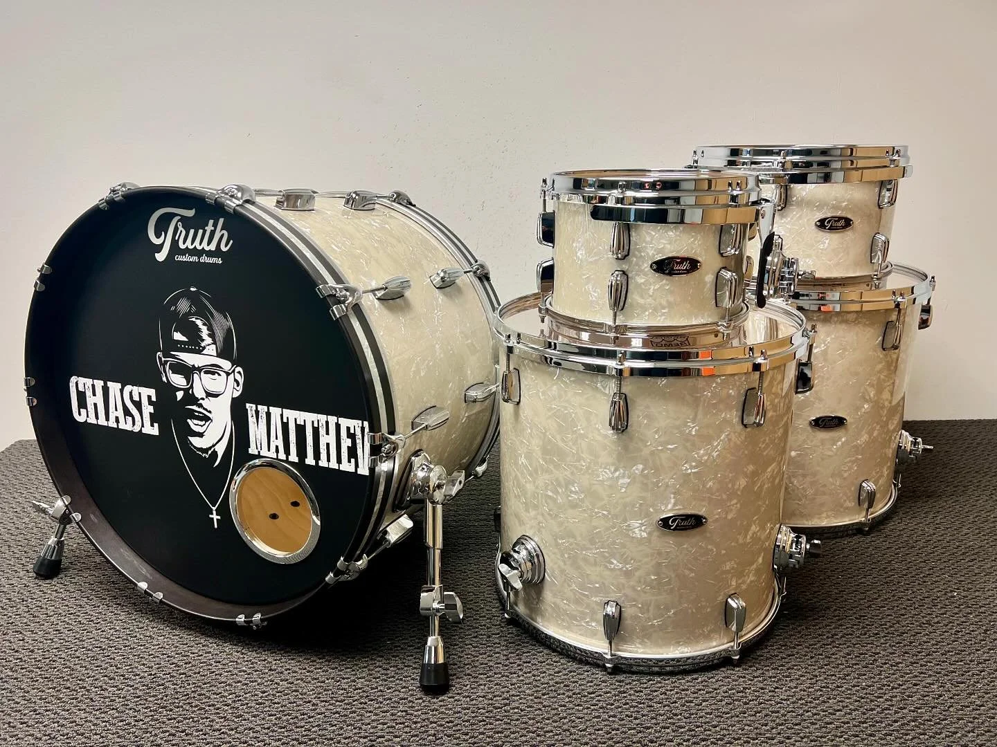 We are so stoked to officially announce that @jablazeroman is part of the Truth family.  What a classy, cool kit for a rare drummer.  Make sure you all go check this guy out and this kit this summer with @iamchasematthew.

Enjoy buddy! 

Specs
22x14,