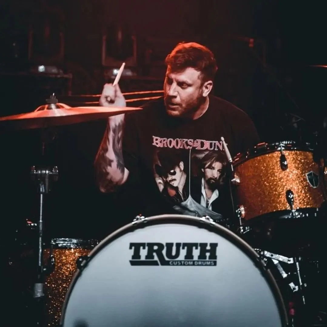 @jeremy_randazzo_capra  of @capraband slamming his new kit!

on tour with @killswitchengage 
check em out!!

photo credit @visualleighh