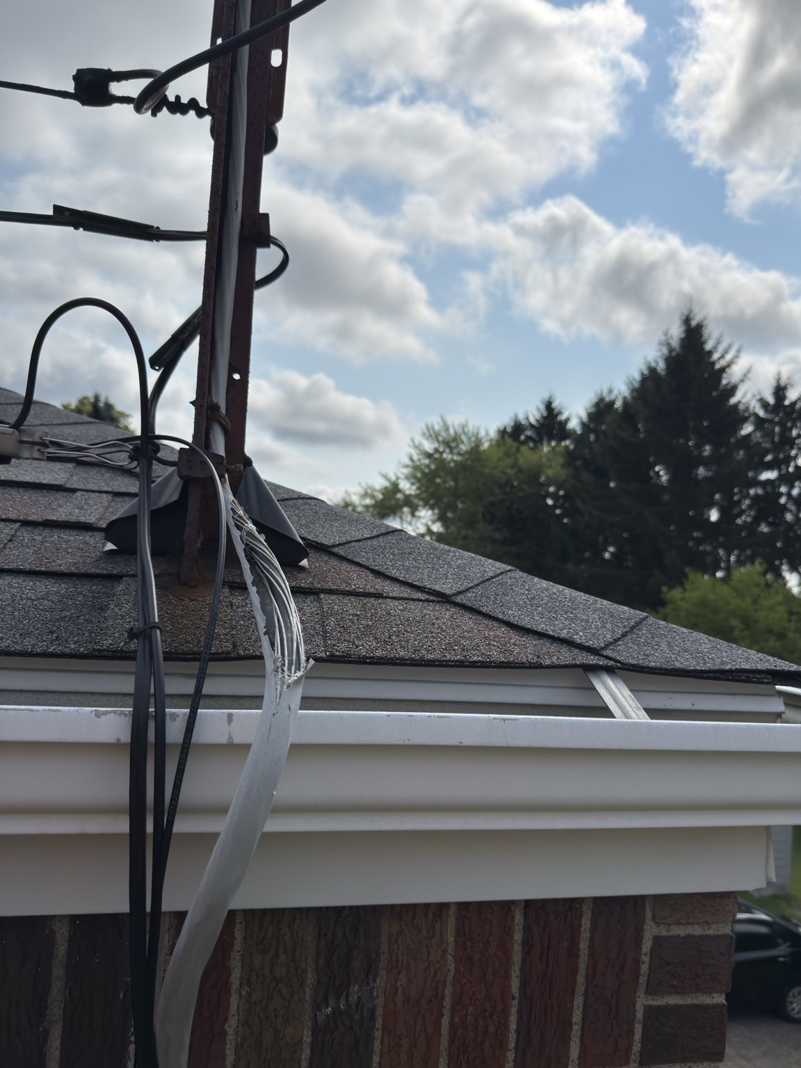 Close-up: Damaged SEU cable where the existing routing allowed water intrusion.