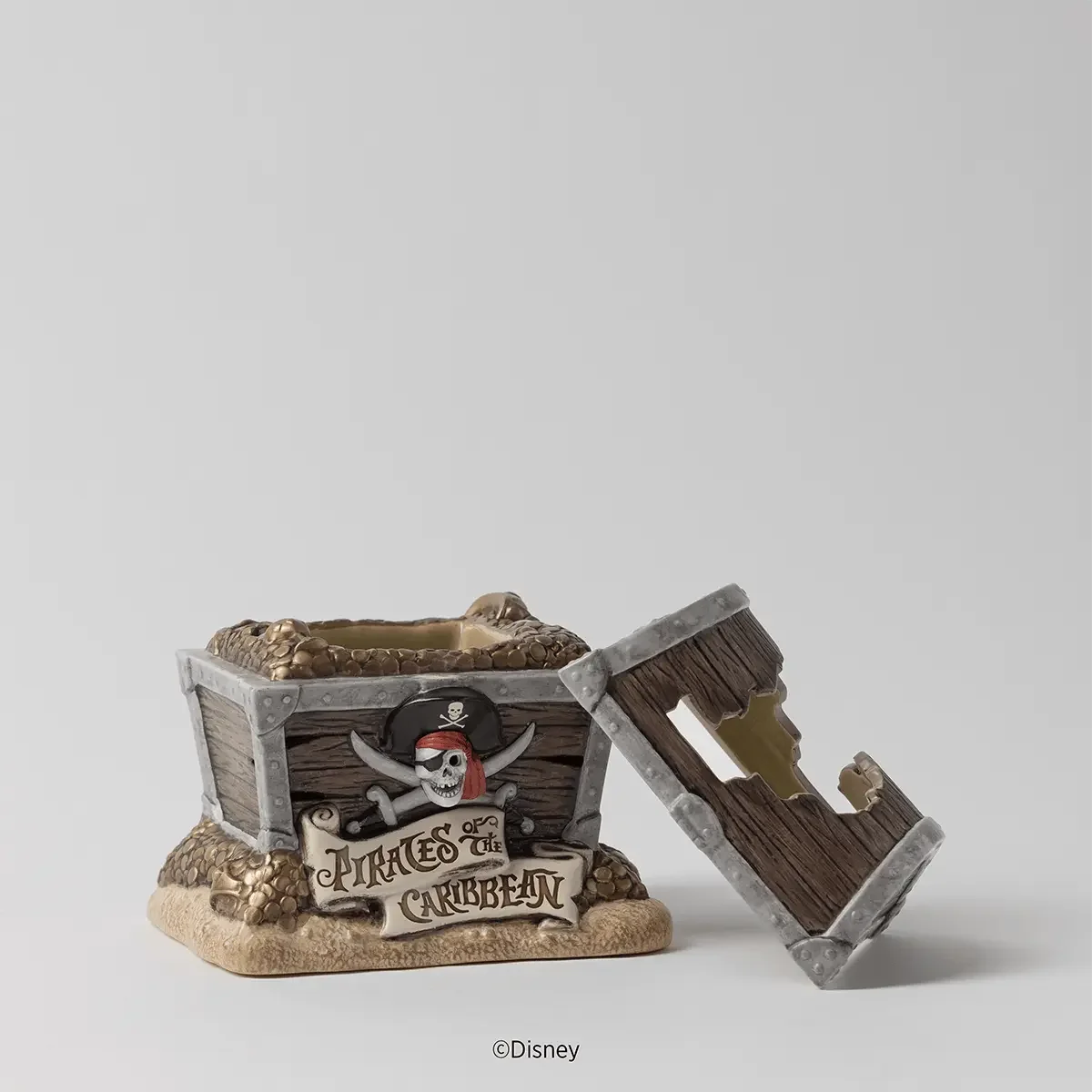 Disney Pirates of the Caribbean Scentsy Warmer with removable treasure chest lid and wax dish