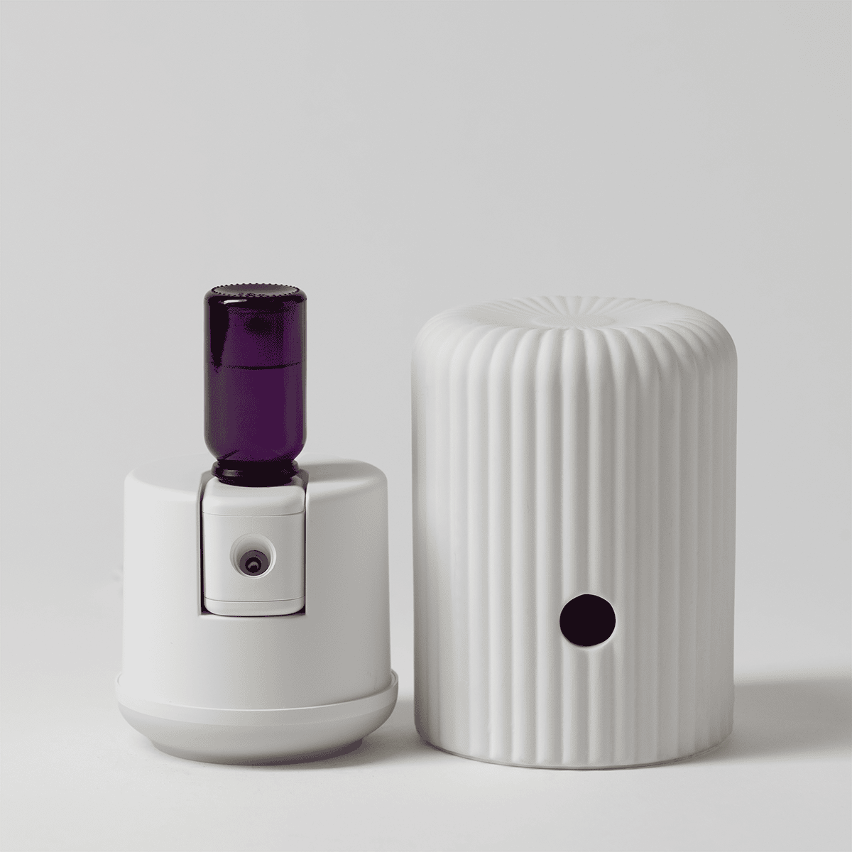 Scentsy Solo Diffuser with one fragrance cartridge bundle displayed on a white background
