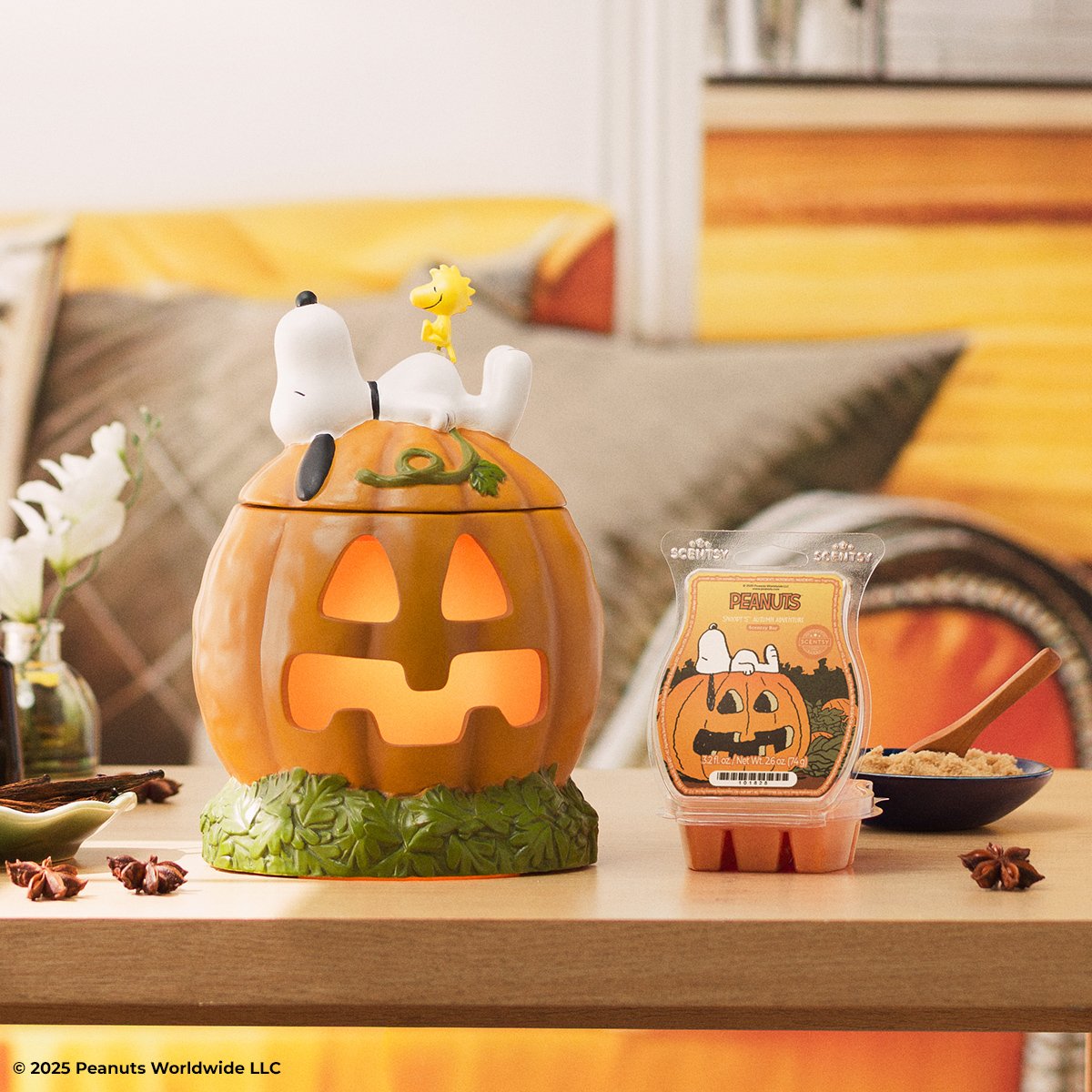 Snoopy’s Pumpkin Patch Scentsy Warmer with Snoopy’s Autumn Adventure Scentsy Wax Bar