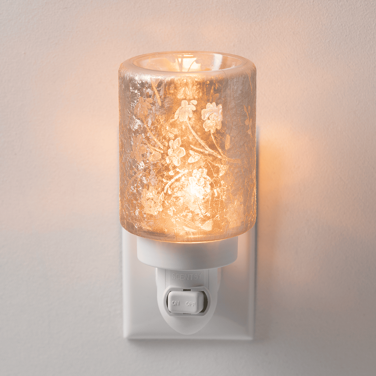 Sleek and modern, the Silver Stem Mini Warmer features a minimalist metallic design that adds subtle elegance to smaller spaces. Its clean lines make it an easy fit for contemporary décor while gently warming your favourite Scentsy fragrances.