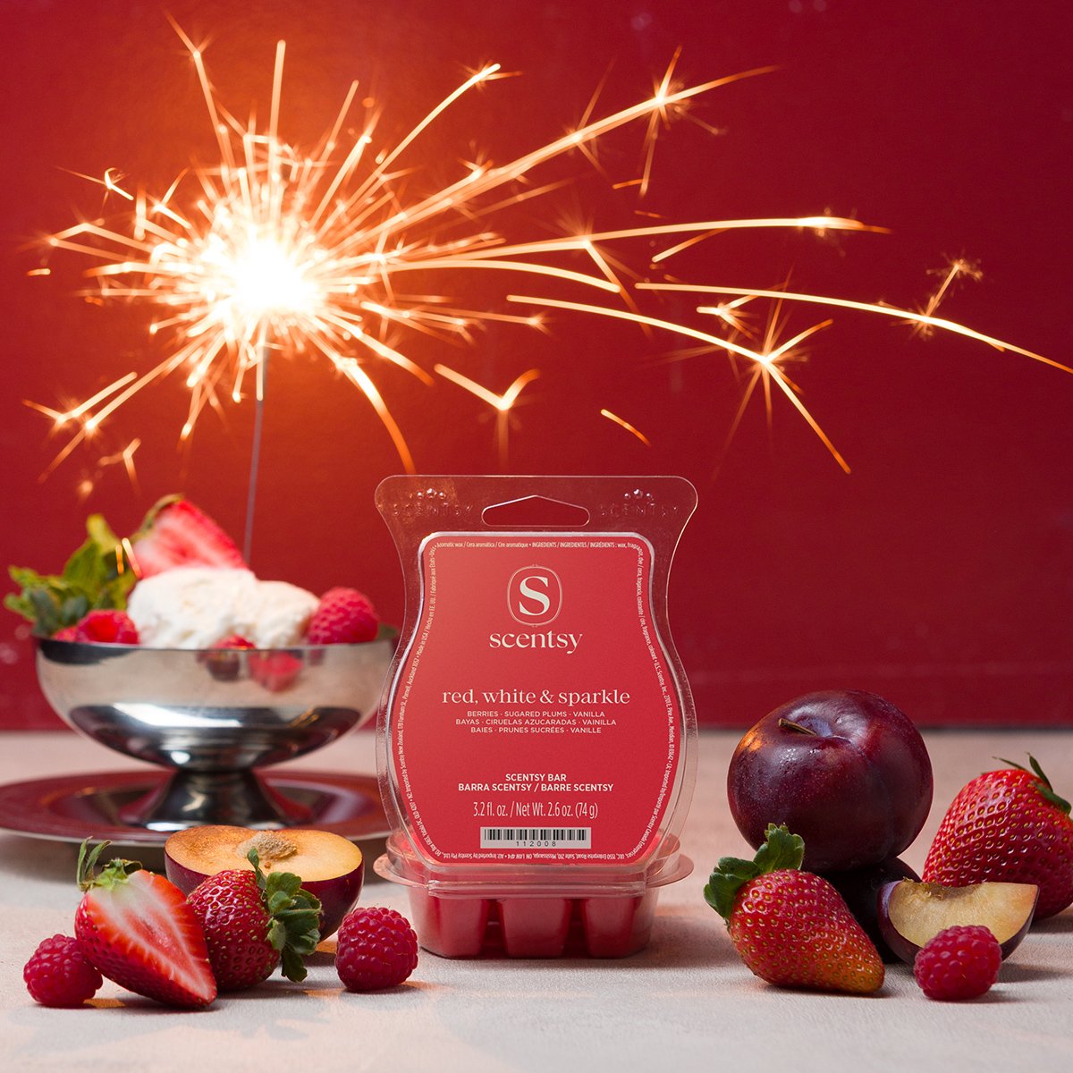 The Red, White & Sparkle Scentsy Bar combines sparkling berries, sugared plums and creamy vanilla in a festive fragrance inspired by summer celebrations. Styled with fresh berries, plums and sparkling lights, this scent captures the sweet excitement 