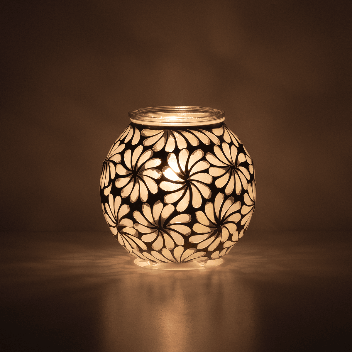 Sky-Blossom-Scentsy-Warmer-Dark-Room-Glowing.png