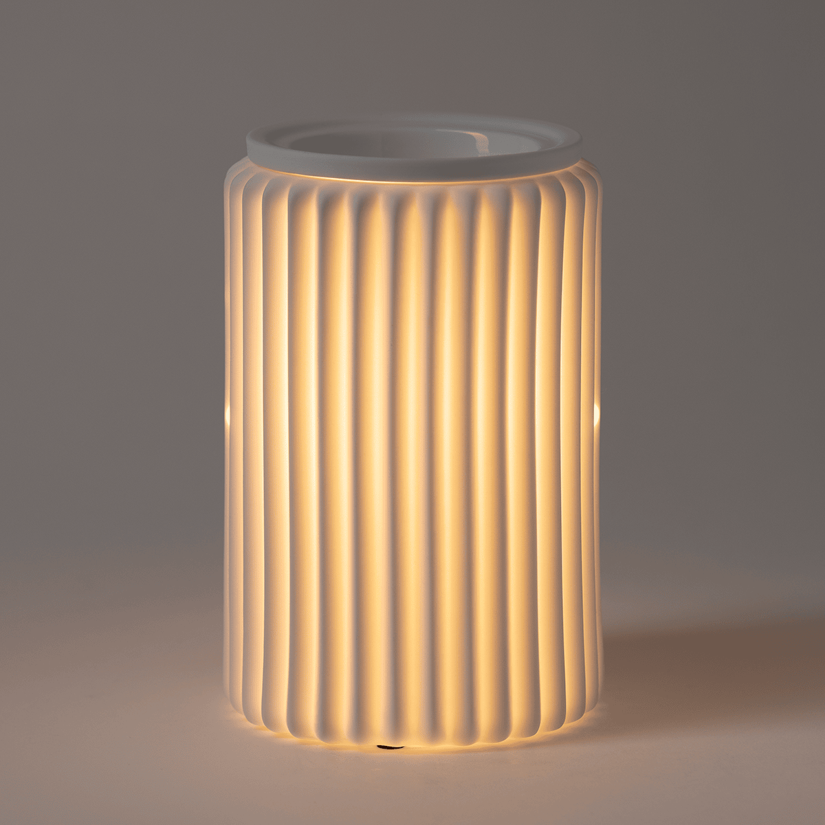 Fluted Glow scentsy warmer Minimalist matte white Scentsy warmer with textured design