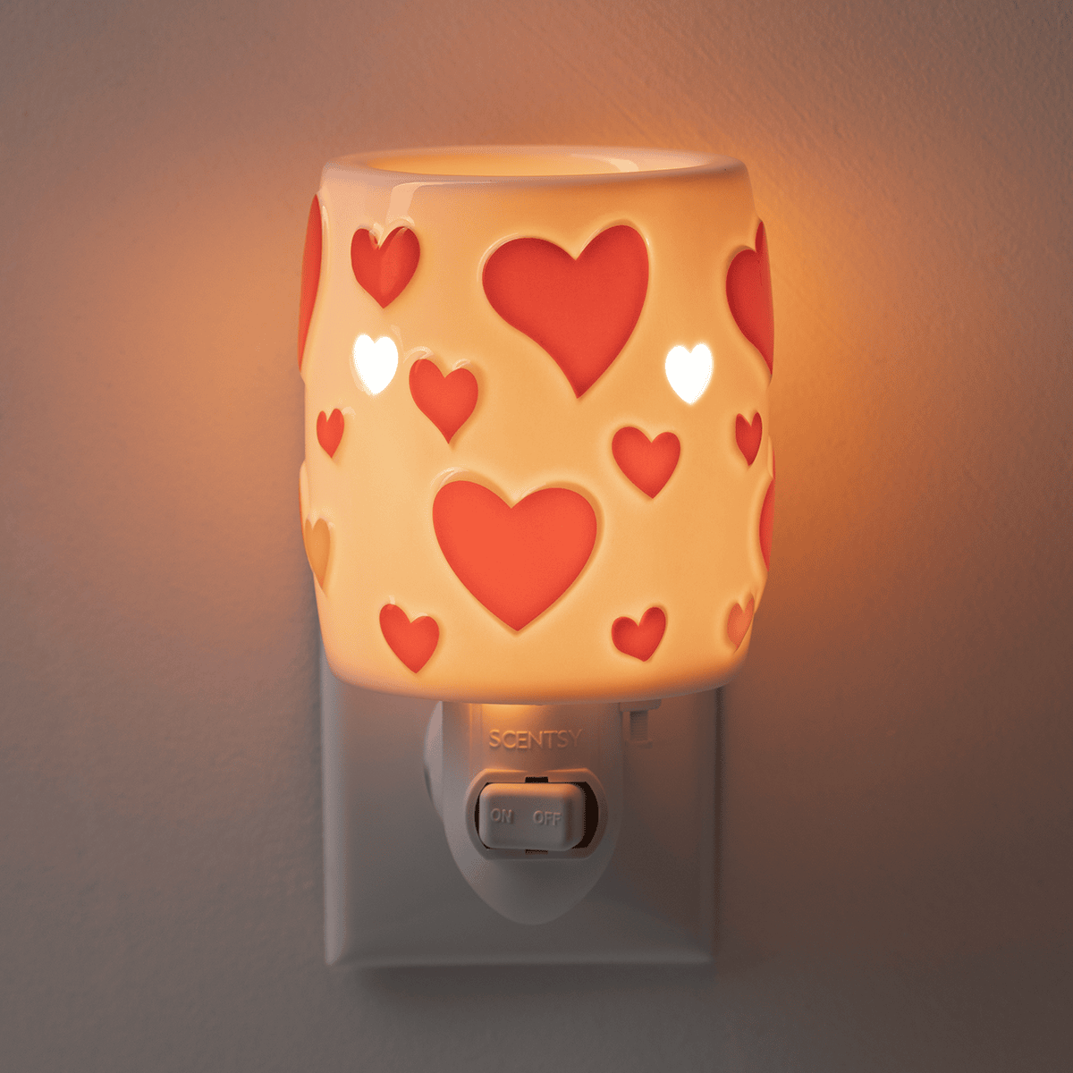 Scentsy Heartstruck Mini Warmer in a Dark Room Glowing