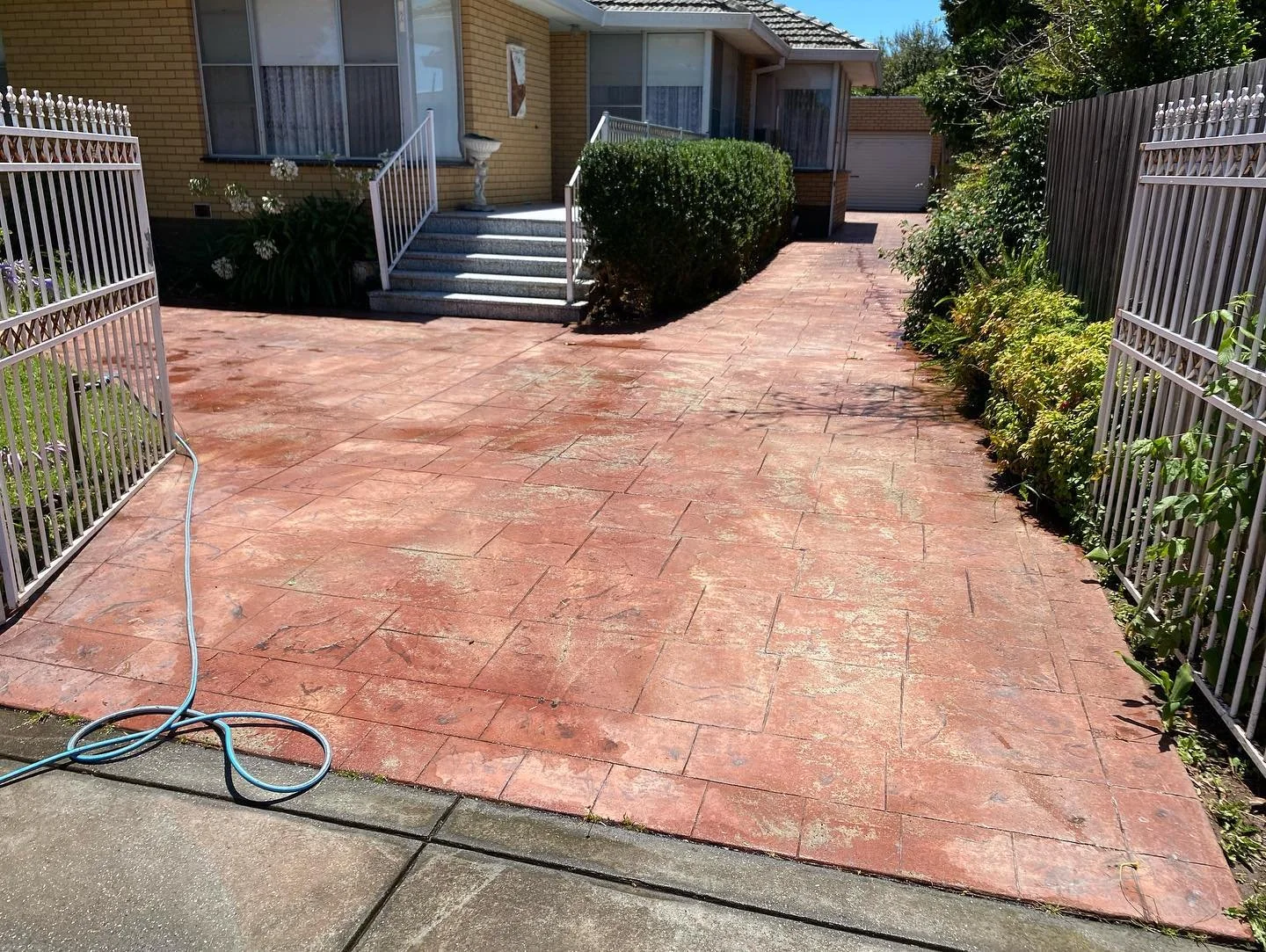 On this job our client didn&rsquo;t want us to use any kind of chemical to pre or post treat her driveway. This is the end result of a water only wash! 🧼 
&bull;
&bull;
&bull;
#pressurewashing #pressurewashinglife #pressurewashingmelbourne #pressure