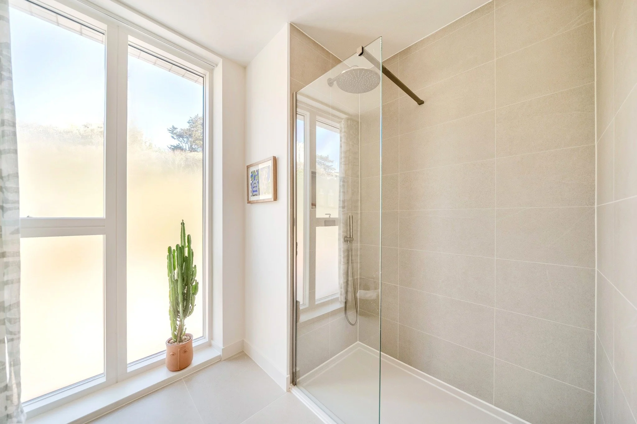 Getting down to the detail, what are the bathrooms like in Shoreline Folkestone? Walk-in showers, twin basins, baths and plenty of room to get clean and dry.  Come and view the show homes, open 7 days a week, Monday to Friday 9am to 5pm, weekends 10a