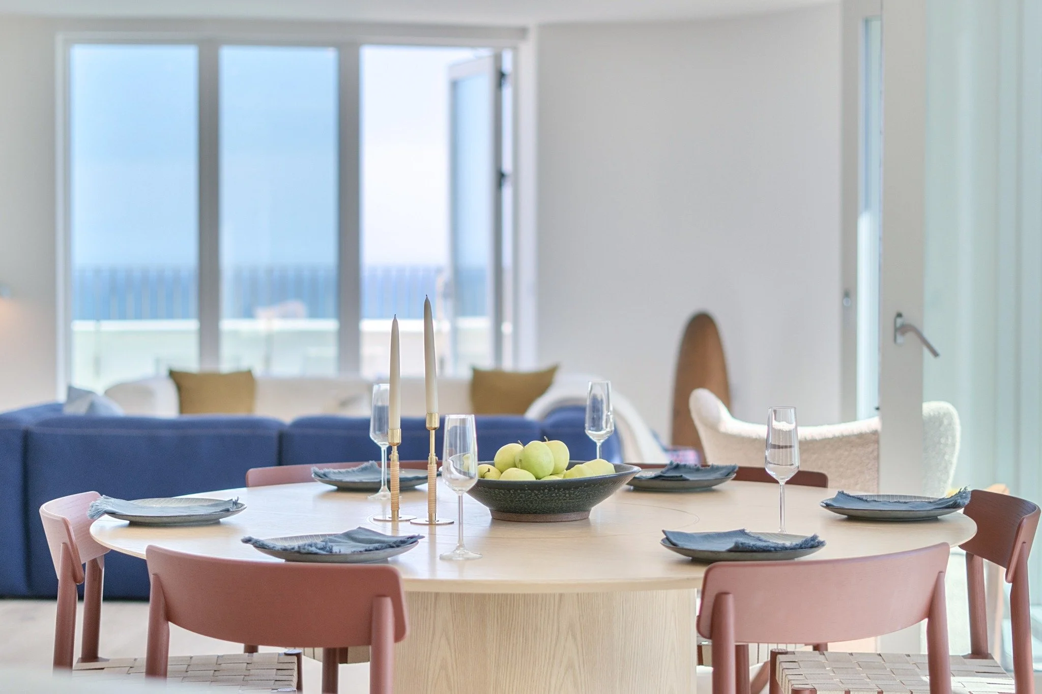 Dine out or in? You have the choice of both at Shoreline Folkestone.  Visit our show homes, open 7 days a week to find the home for you.

#seasidehomes #seasideliving #coastalliving #alfrescodining