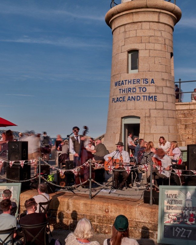 Create weekend rituals living at Shoreline Folkestone.  Walk along the Boardwalk to Folkestone Harbour Arm for live music, fresh pastries, coffee and brunch.  Show homes open daily for viewing. 
Featured businesses: @thelighthousechampagnebar @pit.st