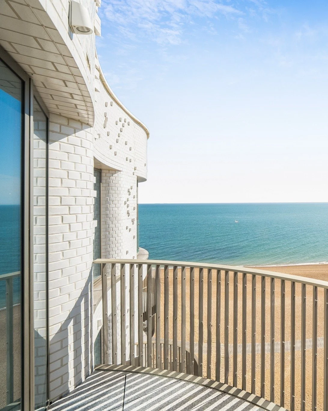 Designed by RIBA award-winning @acmespace, every detail of Shoreline Folkestone has been meticulously considered.  Materials used on the exterior of the building have been carefully chosen to withstand the elements. 
Show homes open daily.