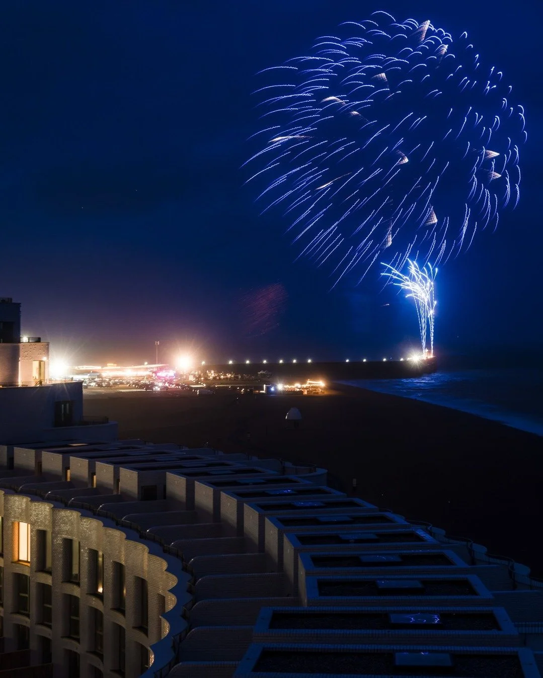 Folkestone Harbour Arm's Big Summer Blow Out fireworks display, as enjoyed from your home at Shoreline Folkestone.  The Harbour Arm is just a short walk from your doorstep.  Shoreline Folkestone Sales Suite open 7 days a week for viewings.

Photo cre