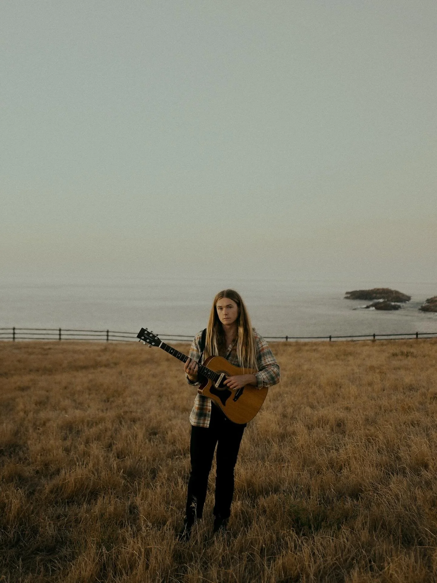 Tour kicks off tonight!

@margaretriverbrewhouse tonight 4:30-7pm
@theservotaphouse tomorrow 8-10pm

Duo vibes with @dannyalcorn_music 

Both shows free entry 🌵

@emmasmartt 📸

#coastalfolk #indiefolk #livemusic #acousticmusic #unplugged