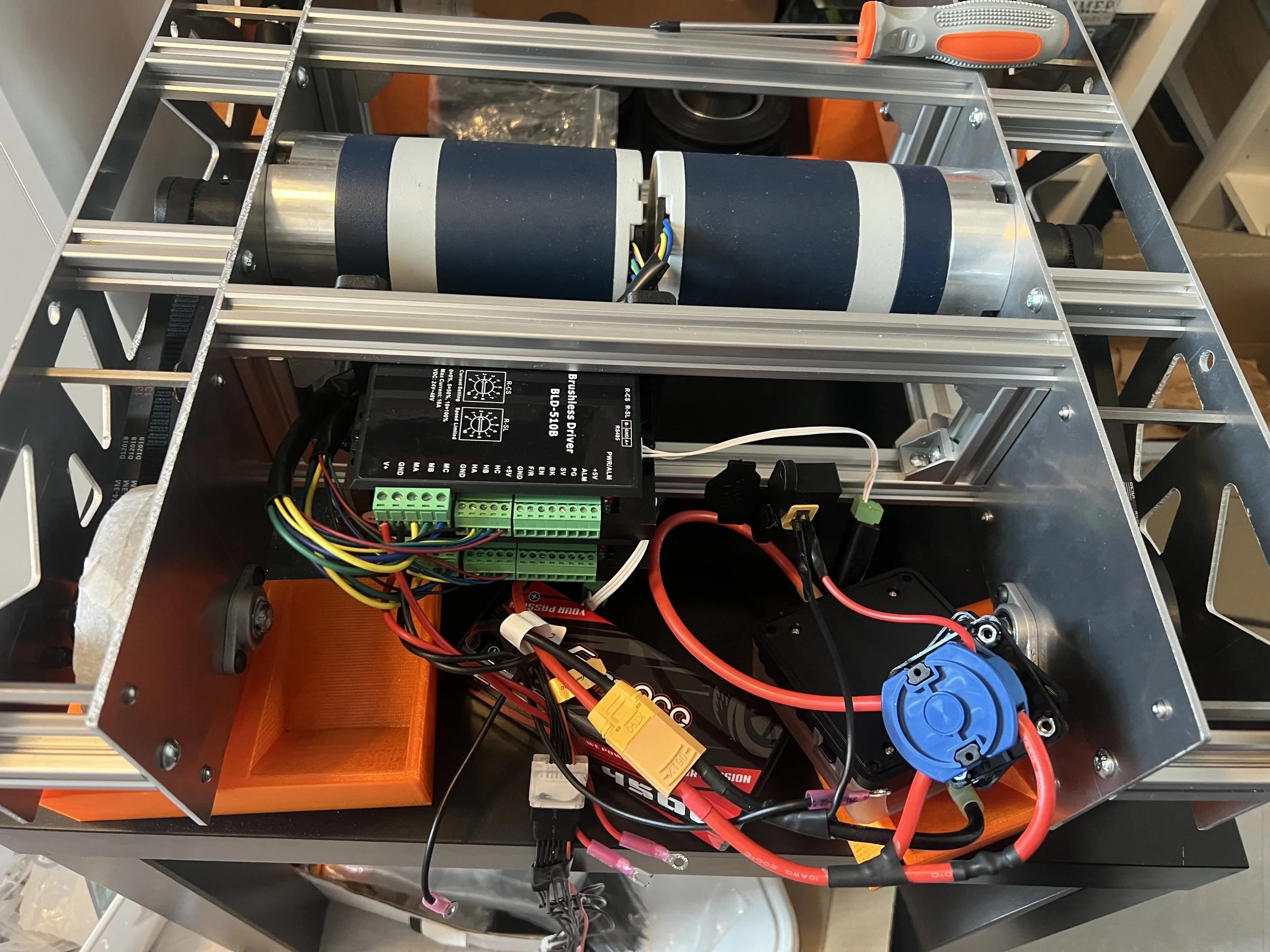 To integrate the electronics cleanly the components were positioned inside the frame.