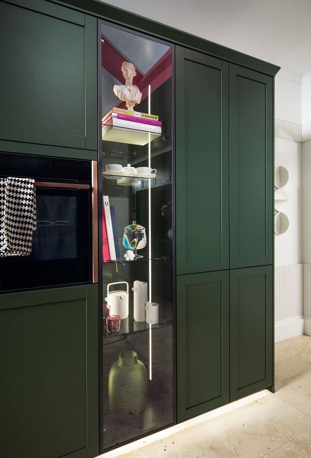 csm_Schueller_NPN_L440_Vitrinen-Hochschrank_e25aa1129d.jpeg