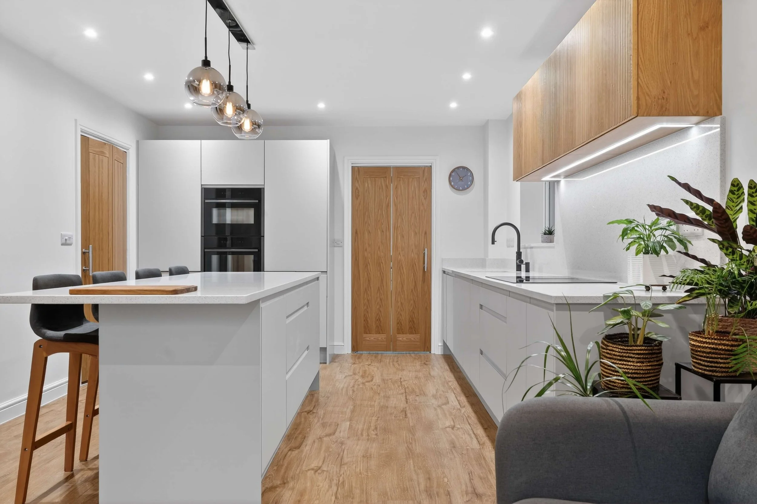Taupe Grey & Oak Handleless Kitchen in Derby  