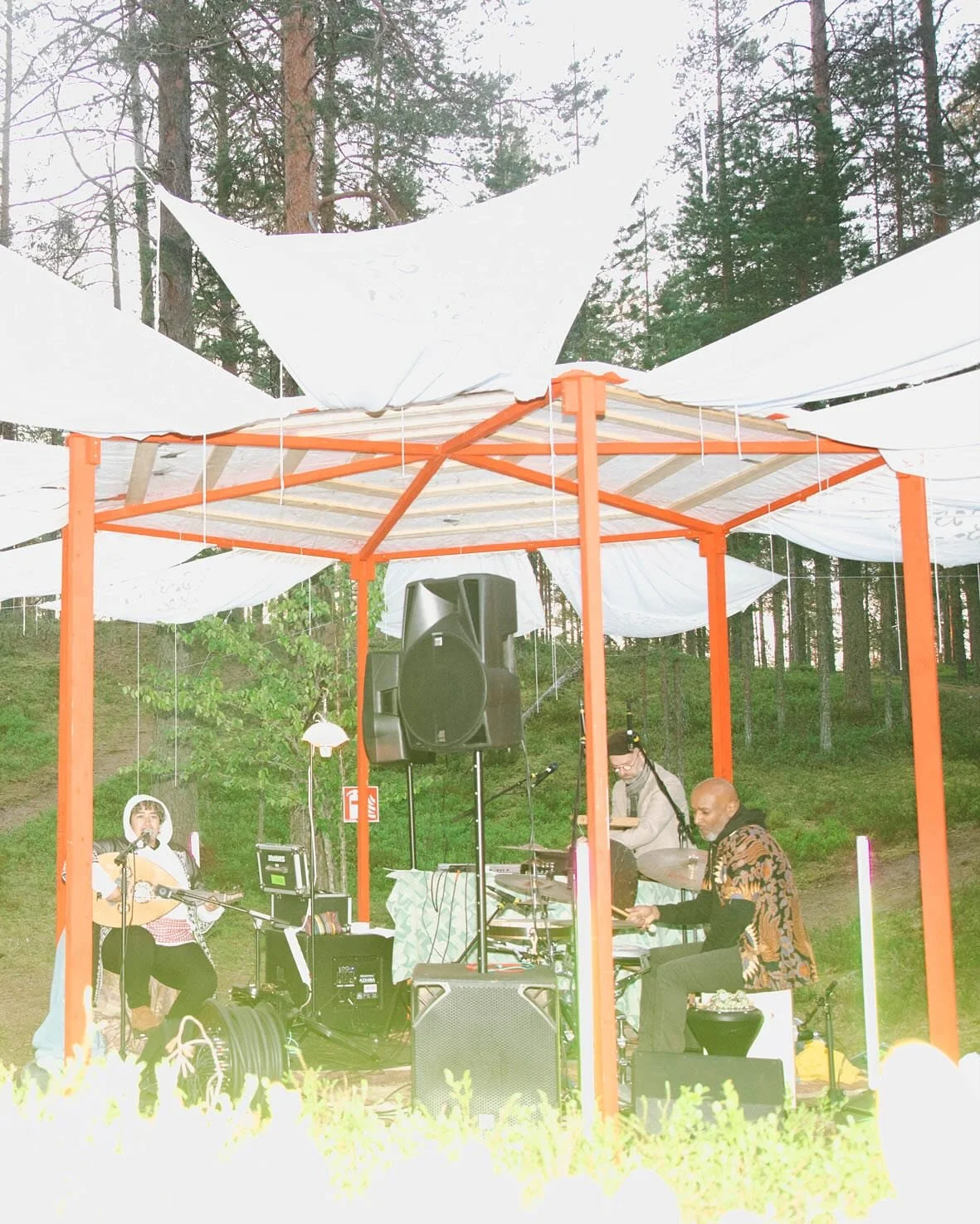 Lis&auml;&auml; muistelmia Soivan mets&auml;n esiintyjist&auml; ❤️ [ENG below] 

Mets&auml;lavalla yleis&ouml;n hurmasi lavakarismallaan Wishamalii, jonka musiikki l&auml;mmitti, kosketti ja voimaannutti. Yhtyeen monipuoliset s&auml;vyt ja vahva sano