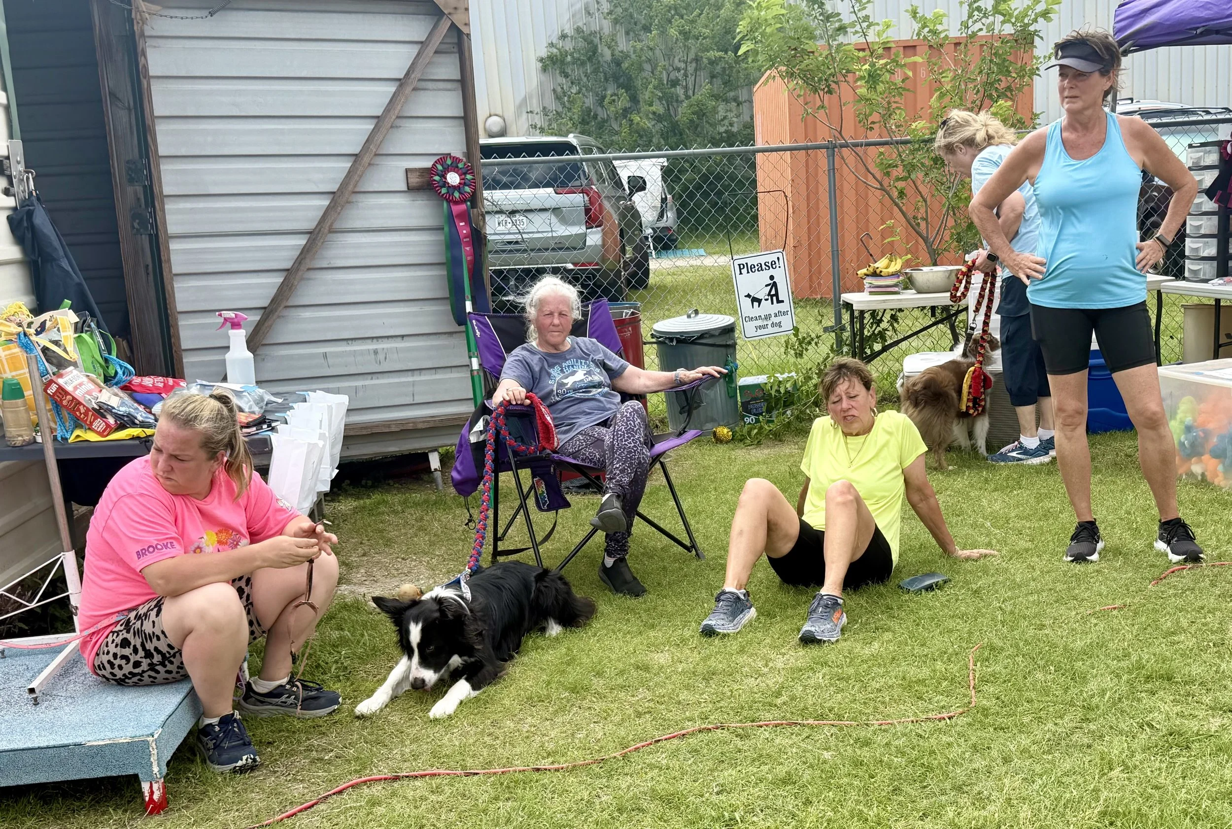 handlers chillaxing at ccs spring trial 2026