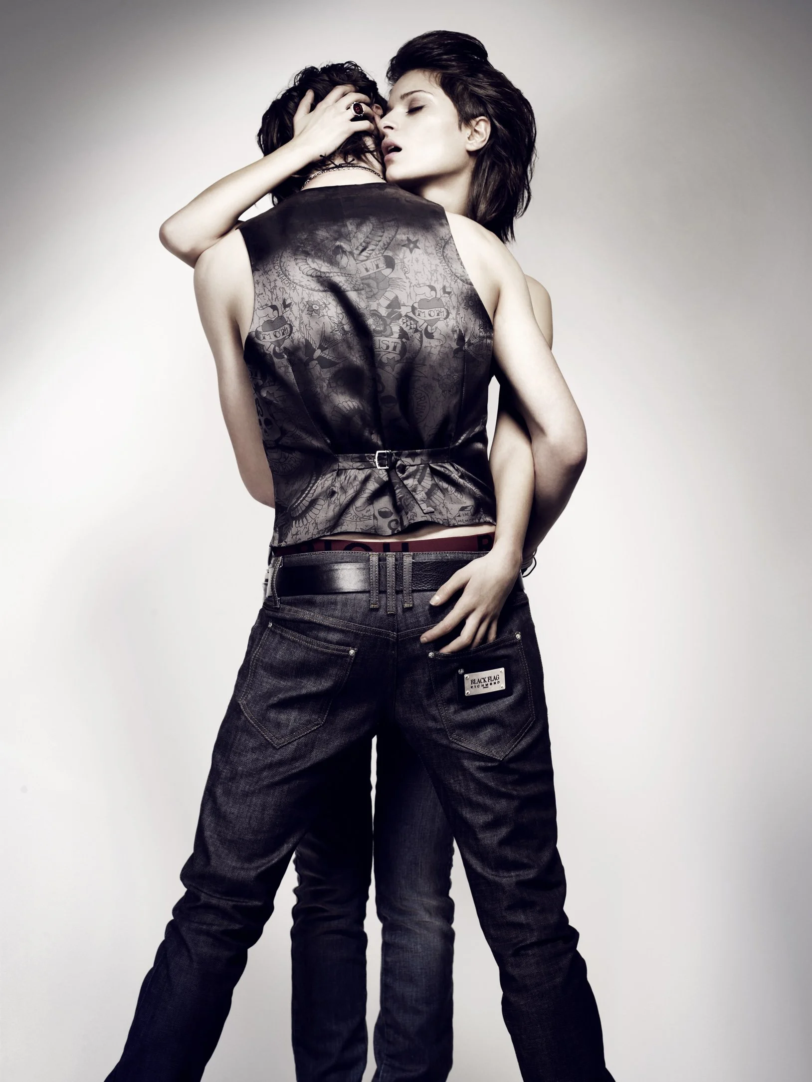 SHOTS 15-101-LO2.jpg