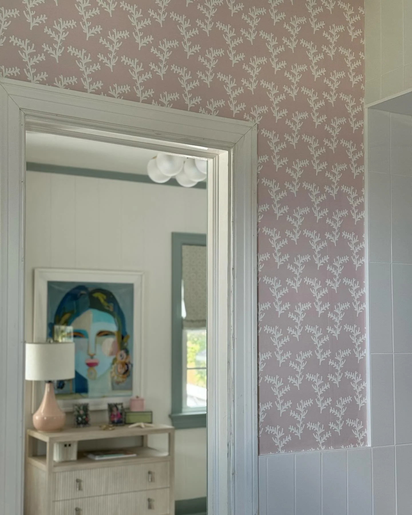 Happy to have wallpapered a guest bath with this cute pink @shopmfwdesigns paper 🩷
Design featured in this post: The Rutledge