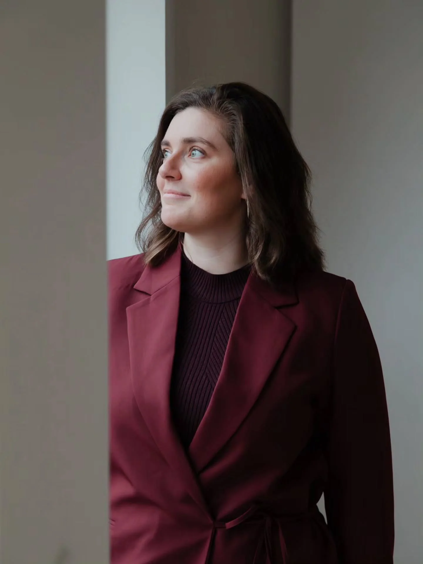 &ldquo;Onze woning voelt nog niet als &eacute;&eacute;n geheel.&rdquo;

Dat hoor ik vaak wanneer klanten voor het eerst contact opnemen.

Ze hebben idee&euml;n, Pinterestborden en plannen&hellip; maar zoeken iemand die alles samenbrengt tot een doord