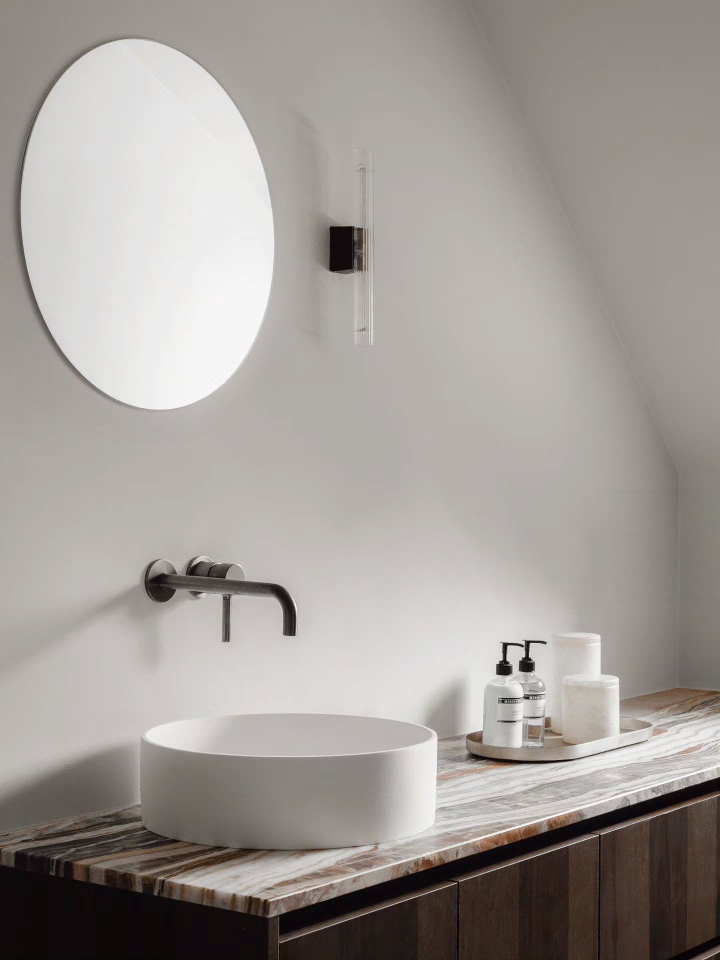 Een badkamer die rust brengt. 🤍
Door natuurlijke materialen, zachte kleuren en minimalistische details ontstaat een ruimte waar je elke dag opnieuw wil starten &eacute;n eindigen.

Werk je aan een nieuwbouw of renovatie en wil je een interieur dat &