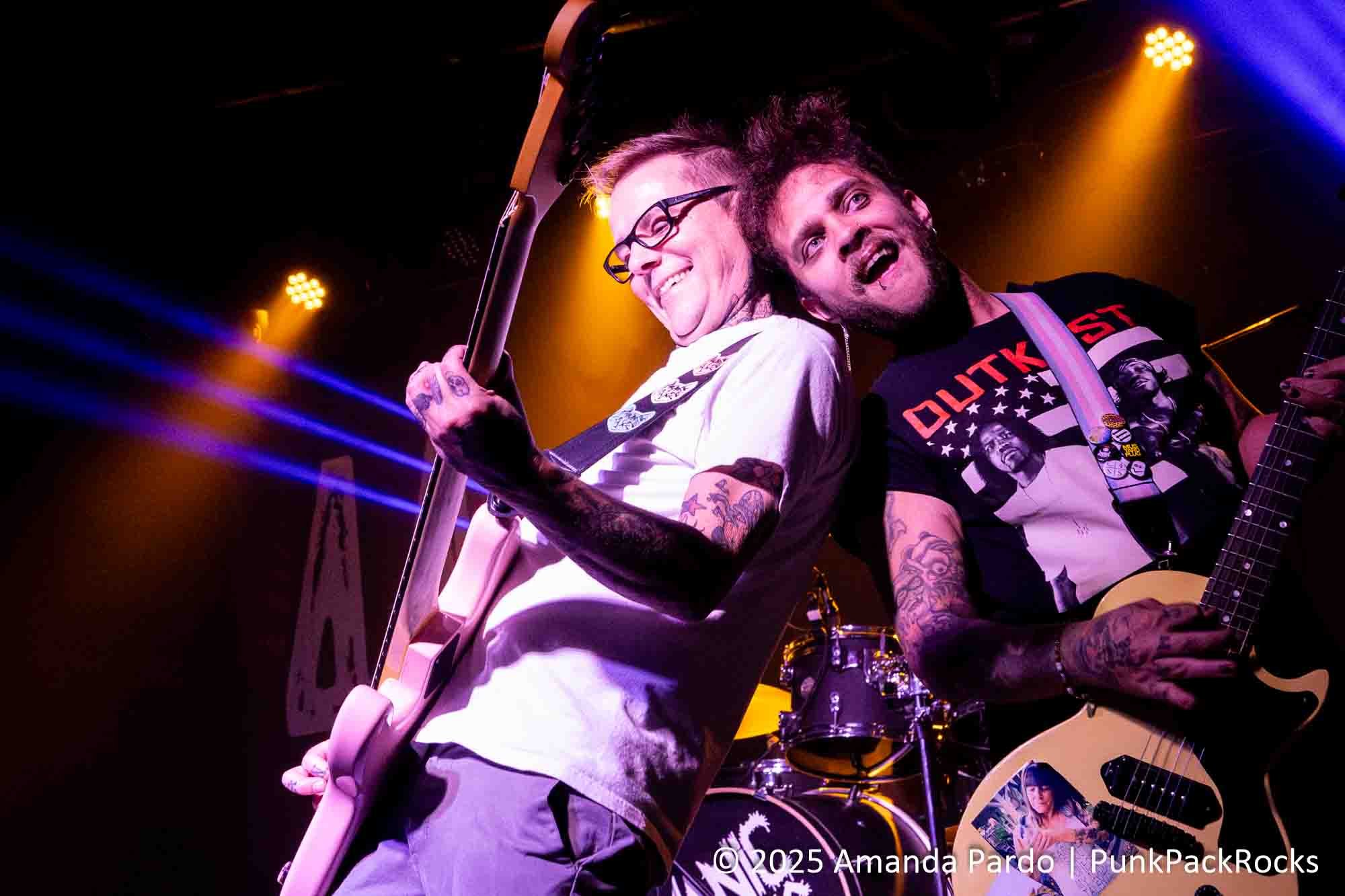 Manicdotes @ The 44 Bar & Grill