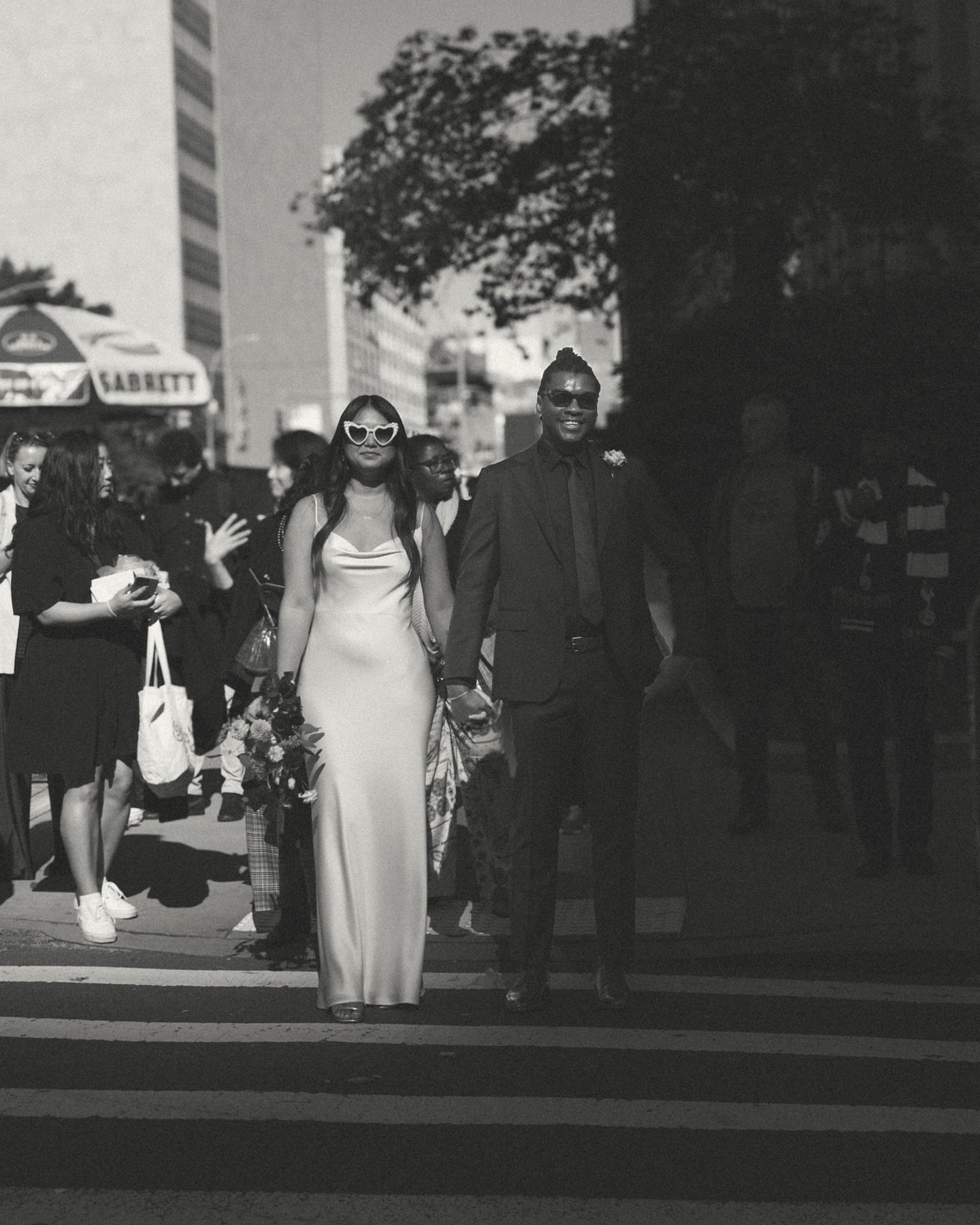 Could these two be any more in sync? 😎🚕💐🌭 #letselope 

#njlifestylephotographer #newjerseyphotographer
#njcouplesphotographer #njweddingphotographer #njelopementphotographer 
#nyccouple #newyorkcityelopement #nycelopementphotographer
#njweddingve