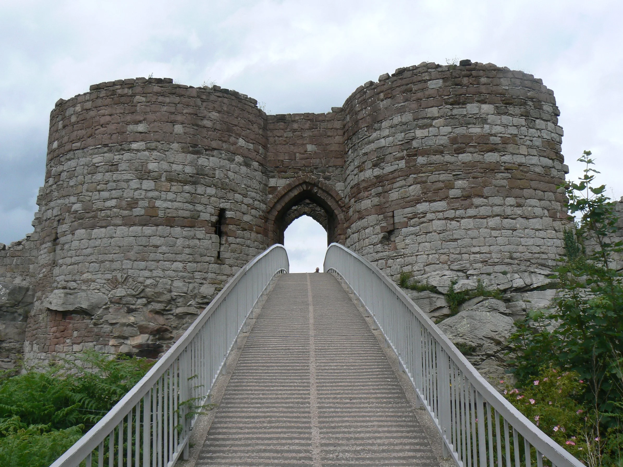 Building condition survey and lime mortar analysis of the grade 1 listed Beeston Castle, Cheshire.