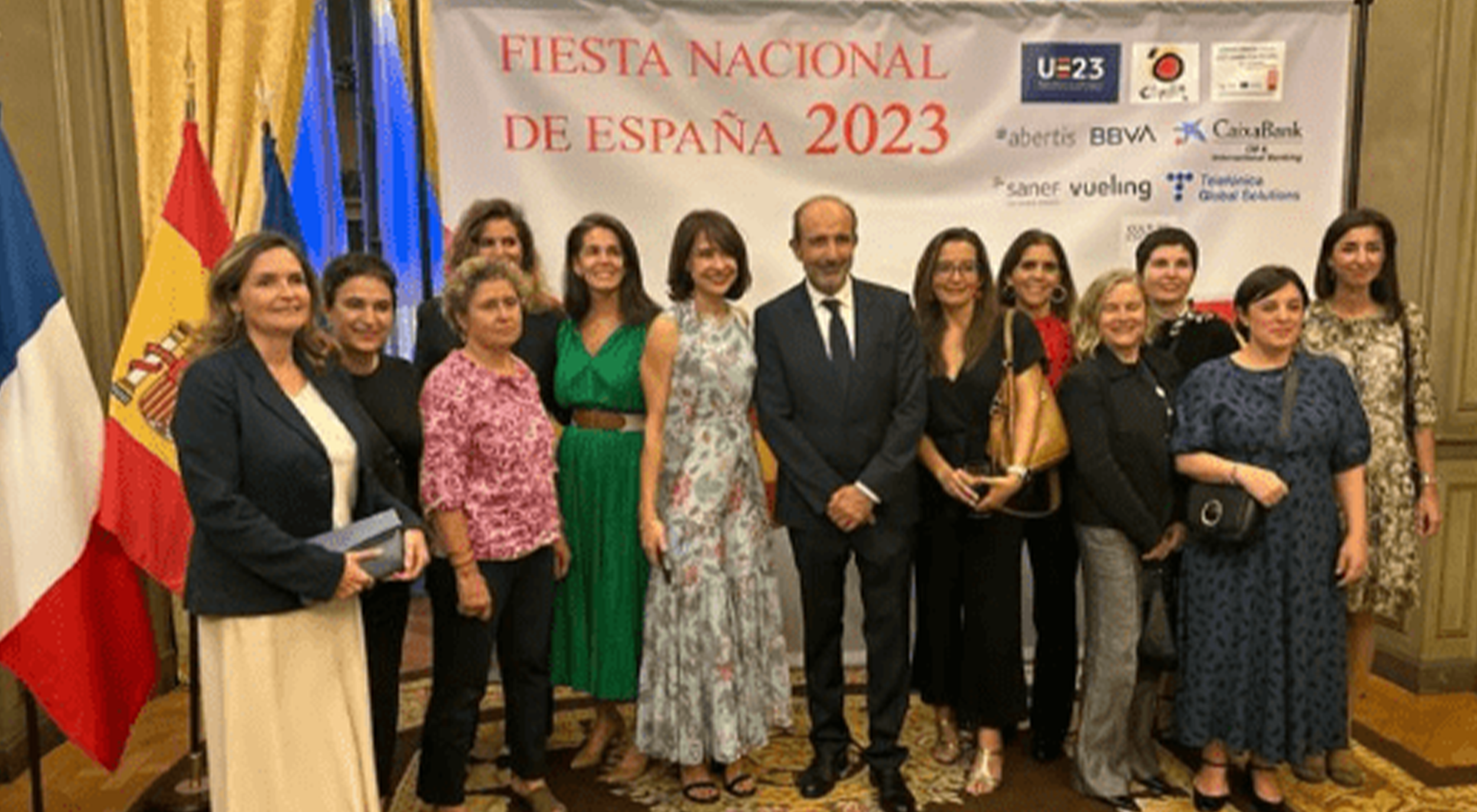 El Club de Ejecutivas, presente en la celebración de la fiesta nacional.