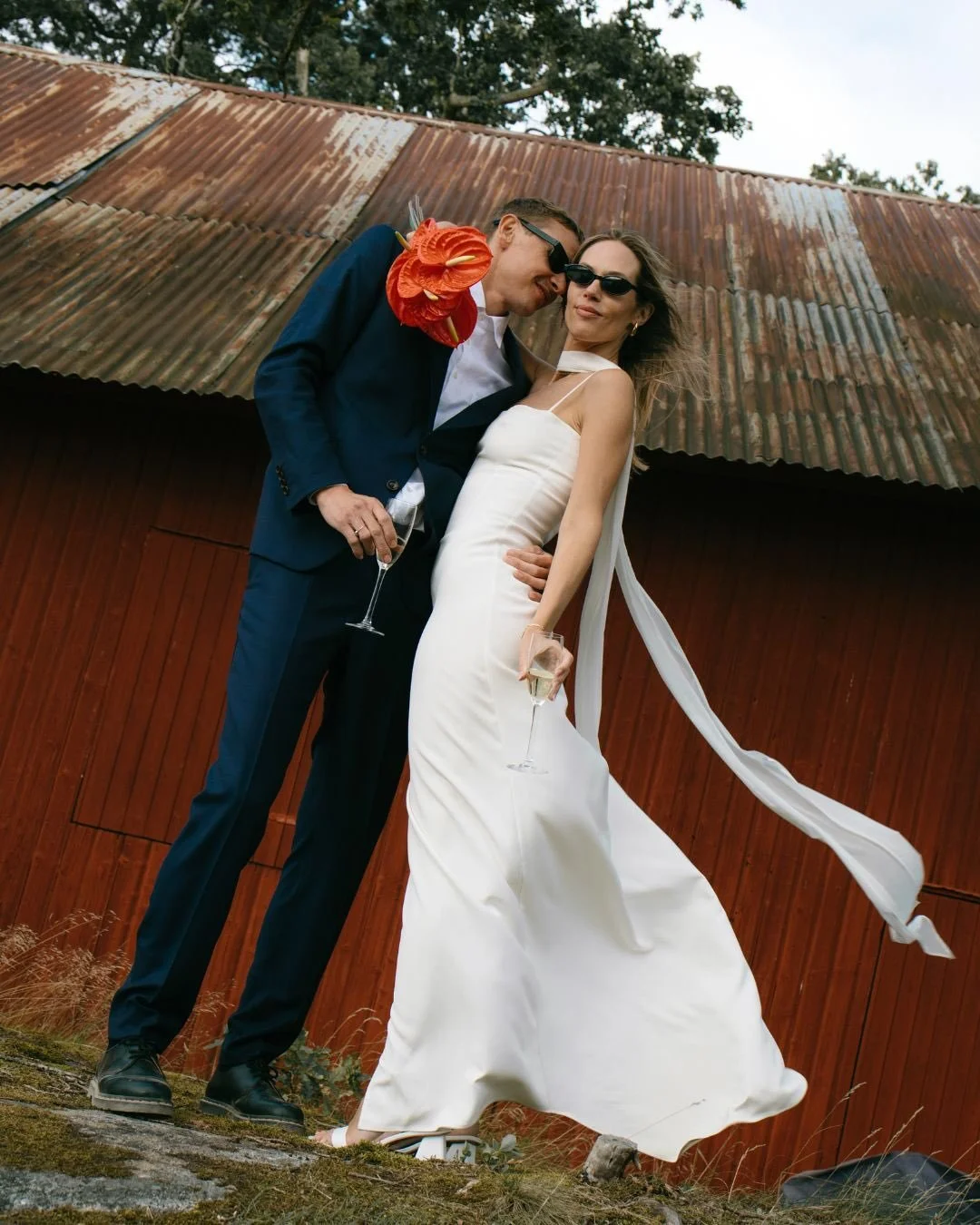 Some people have infectious energy. You feel it as soon as you are in their presence, that&rsquo;s Jonna and Christoffer.

On a small island deep in the Swedish archipelago they shared their love for one another with their favorite people.

It was au