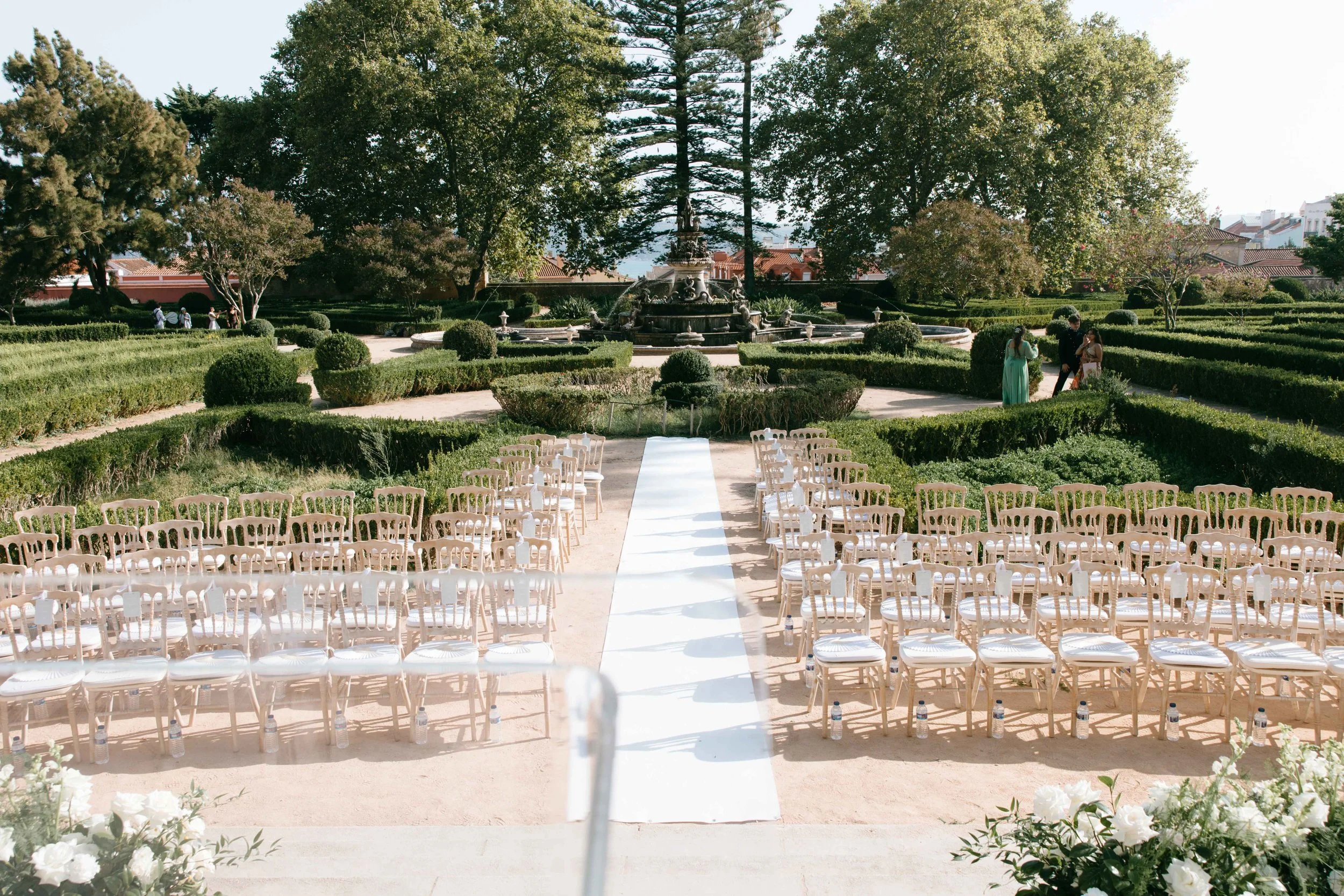 wedding aisle at vandelli botanical gardens