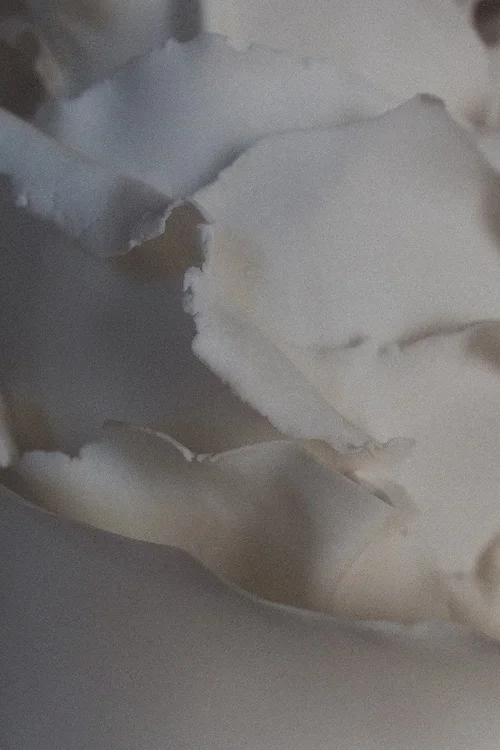Close-up macro detail of layered white textured wedding cake frosting, luxury wedding Marbella