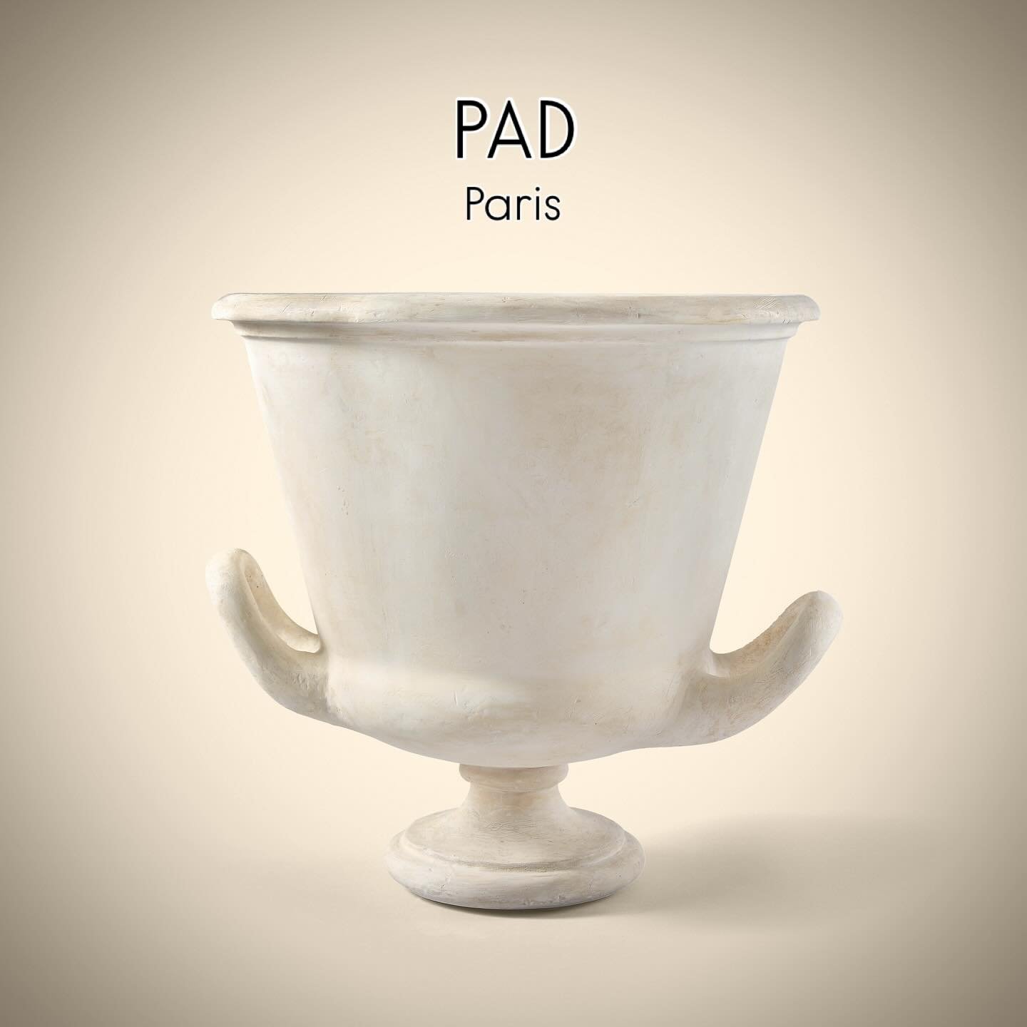 Syrie Maugham, vasque lumineuse, pl&acirc;tre patin&eacute;, 1940.
C&eacute;line et Fabien Mathivet sont heureux de vous retrouver &agrave; l&rsquo;occasion du PAD Paris, du 2 au 6 Avril.

#syriemaugham #platre #giacometti #collectibledesign #poeticl