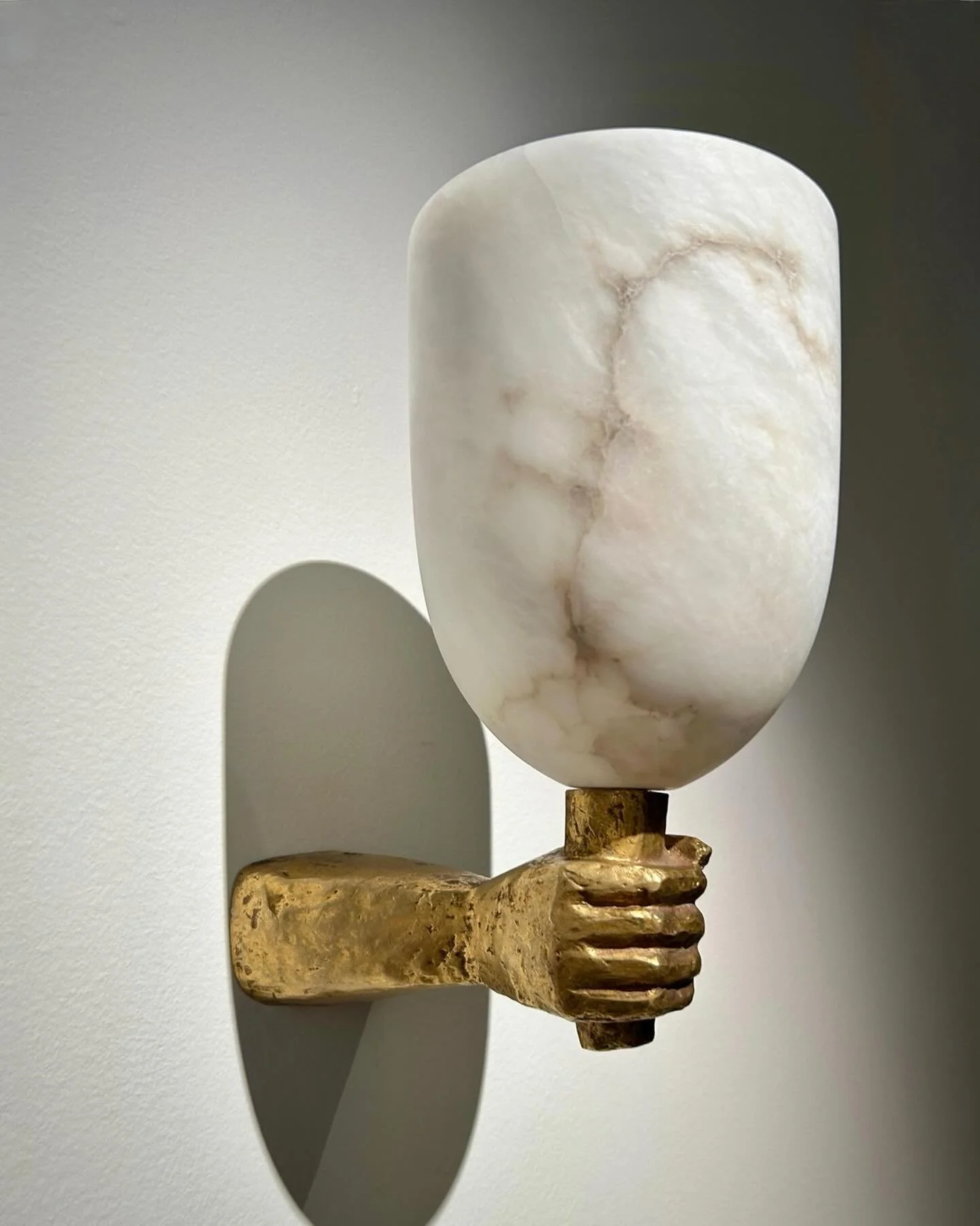 Alberto GIACOMETTI, sconce &laquo;&nbsp;Poing&nbsp;&raquo;, circa 1936.
One of the only 3 &laquo;&nbsp;Poing&nbsp;&raquo; sconces listed in the Giacometti Foundation Database !
Don&rsquo;t miss the opportunity to discover it at our stand B9 in PAD LO