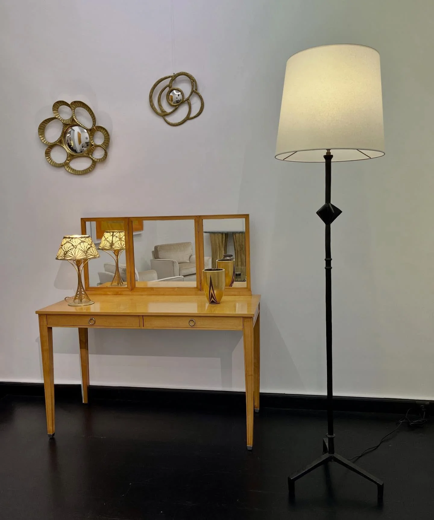 Encore une semaine avant la fermeture hivernale pour nous visiter !
JM Frank, F Evennou, A Giacometti,
 F Schedeicker&hellip;
@galeriemathivet

#giacometti #jeanmichelfrank #bronze #luminaire #franckevennou #miroirdesign #ambiance #ad100 #christmaspr