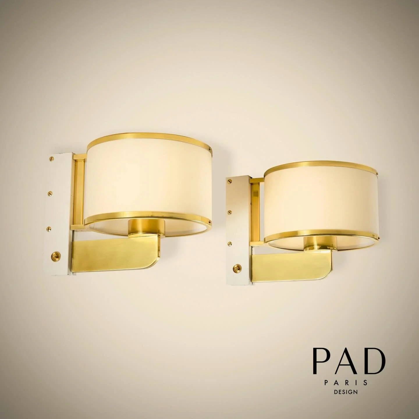 Paul Dupr&eacute; Lafon , paire d&rsquo;appliques, &agrave; d&eacute;couvrir au PAD Paris sur le stand de la galerie MATHIVET. 

#padesign #duprelafon #padparislondon #jardindestuileries