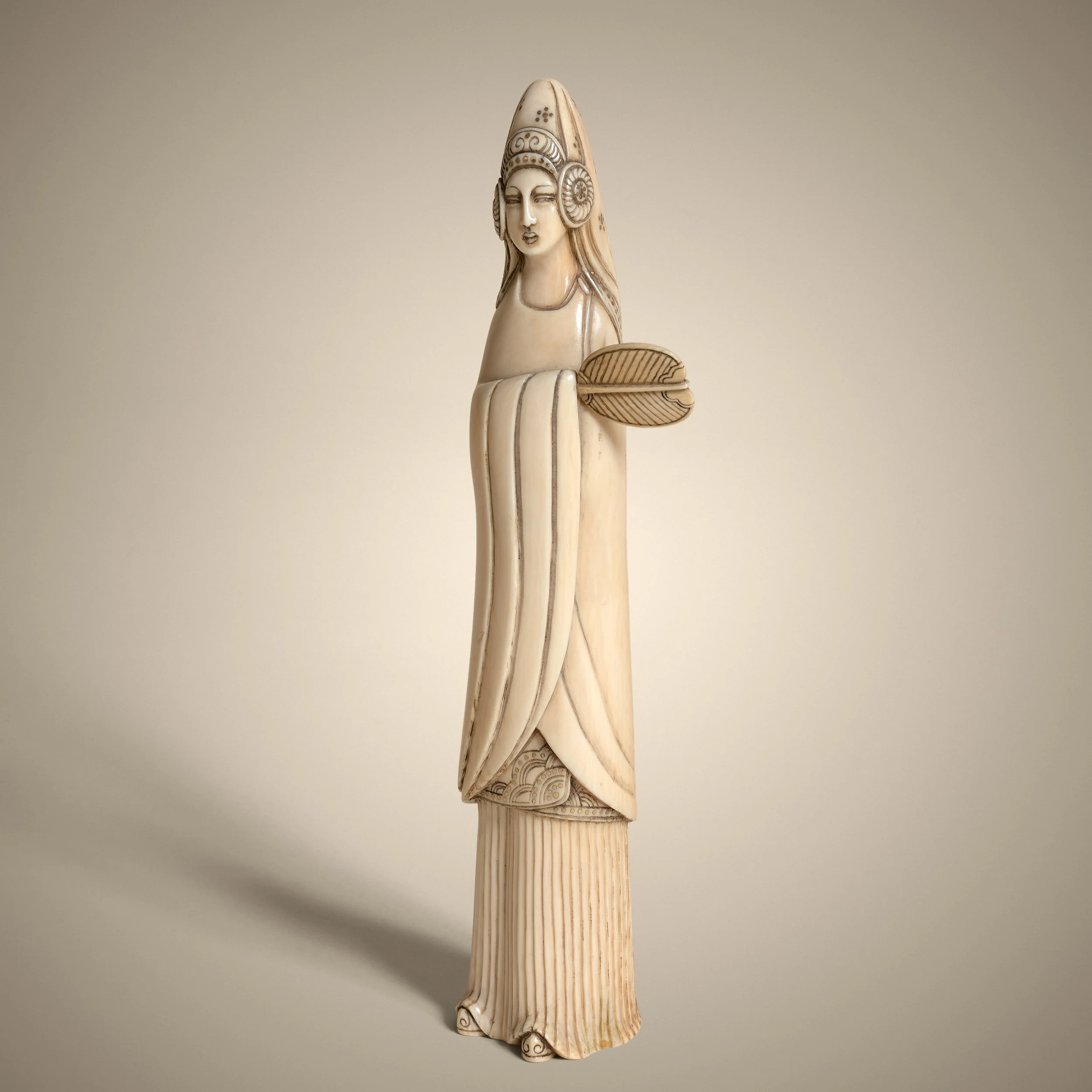Eugénie O'KIN - jeune femme à l'éventail, circa 1912