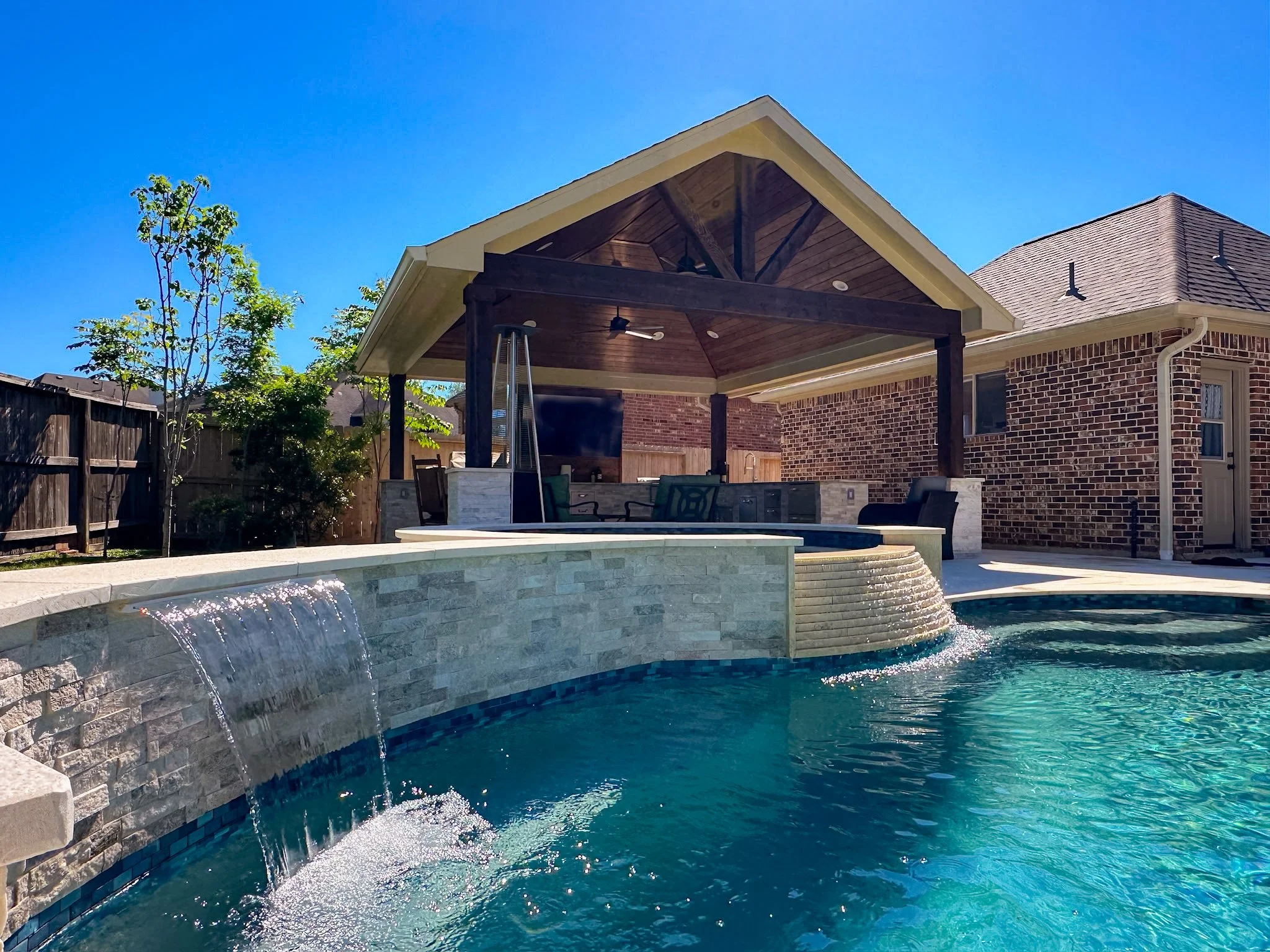 Ledge stone raised wall