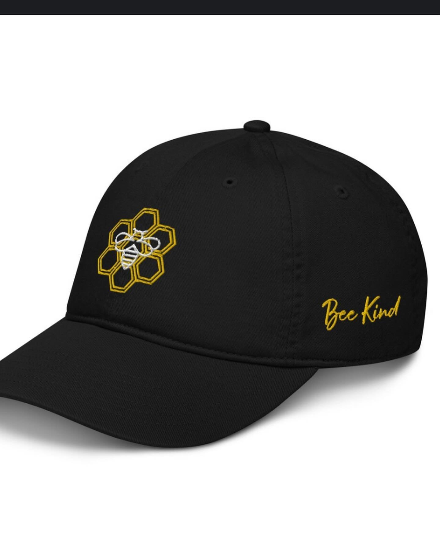 What&rsquo;s up for grabs?! Stop by @mococustom &lsquo;s twitch stream and you can win prizes from artists like me! I am giving away a  Bee Kind shirt, a Bee Kind hat, and a CUSTOM PET PORTRAIT valued at more than $65!  Stop on by! See what all the b