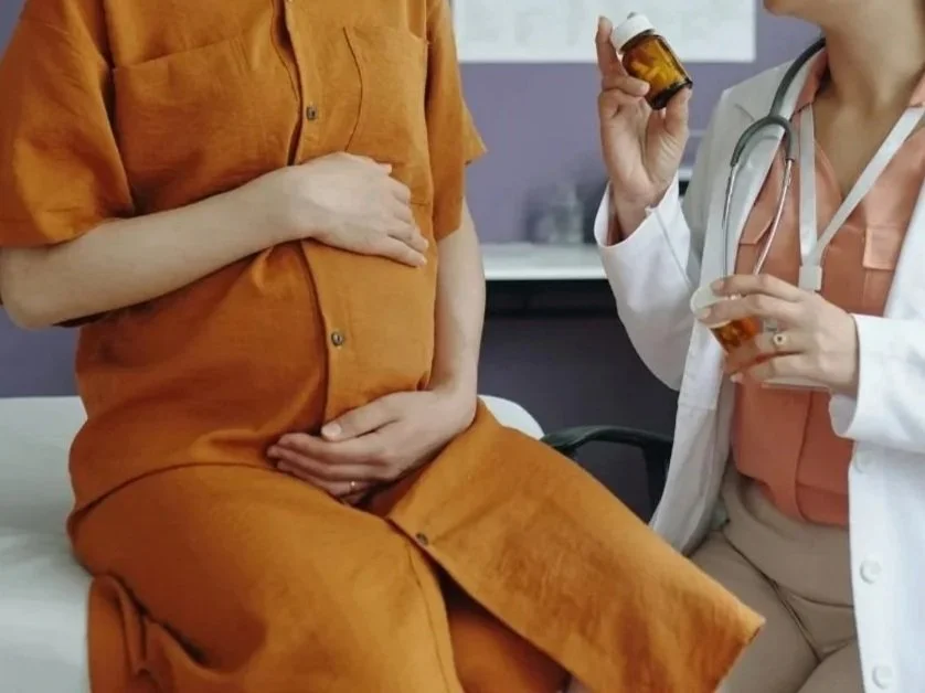 Provider and client sitting together discussing birth plan choices
