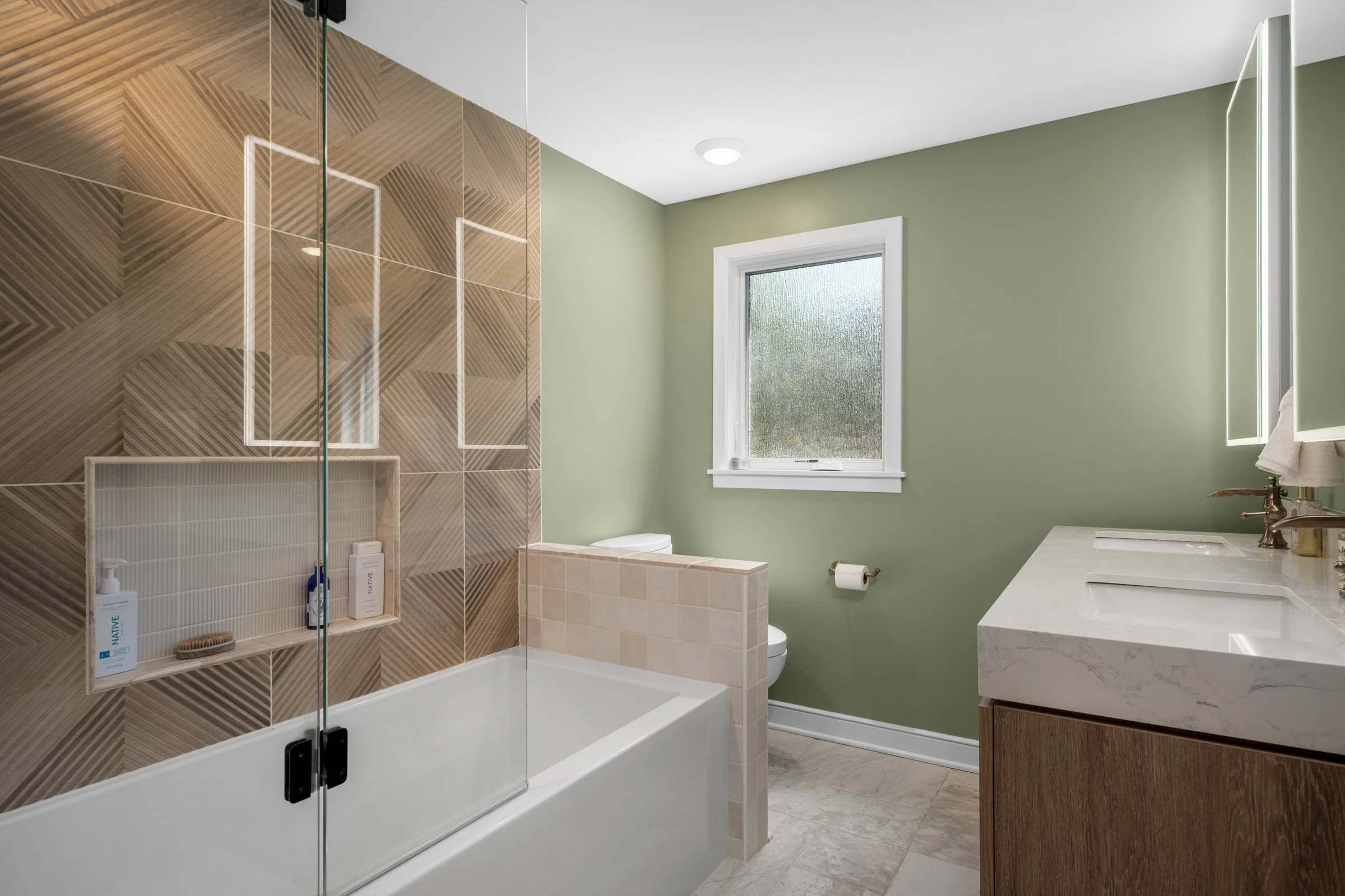 Lake Nokomis Primary Bathroom Remodel